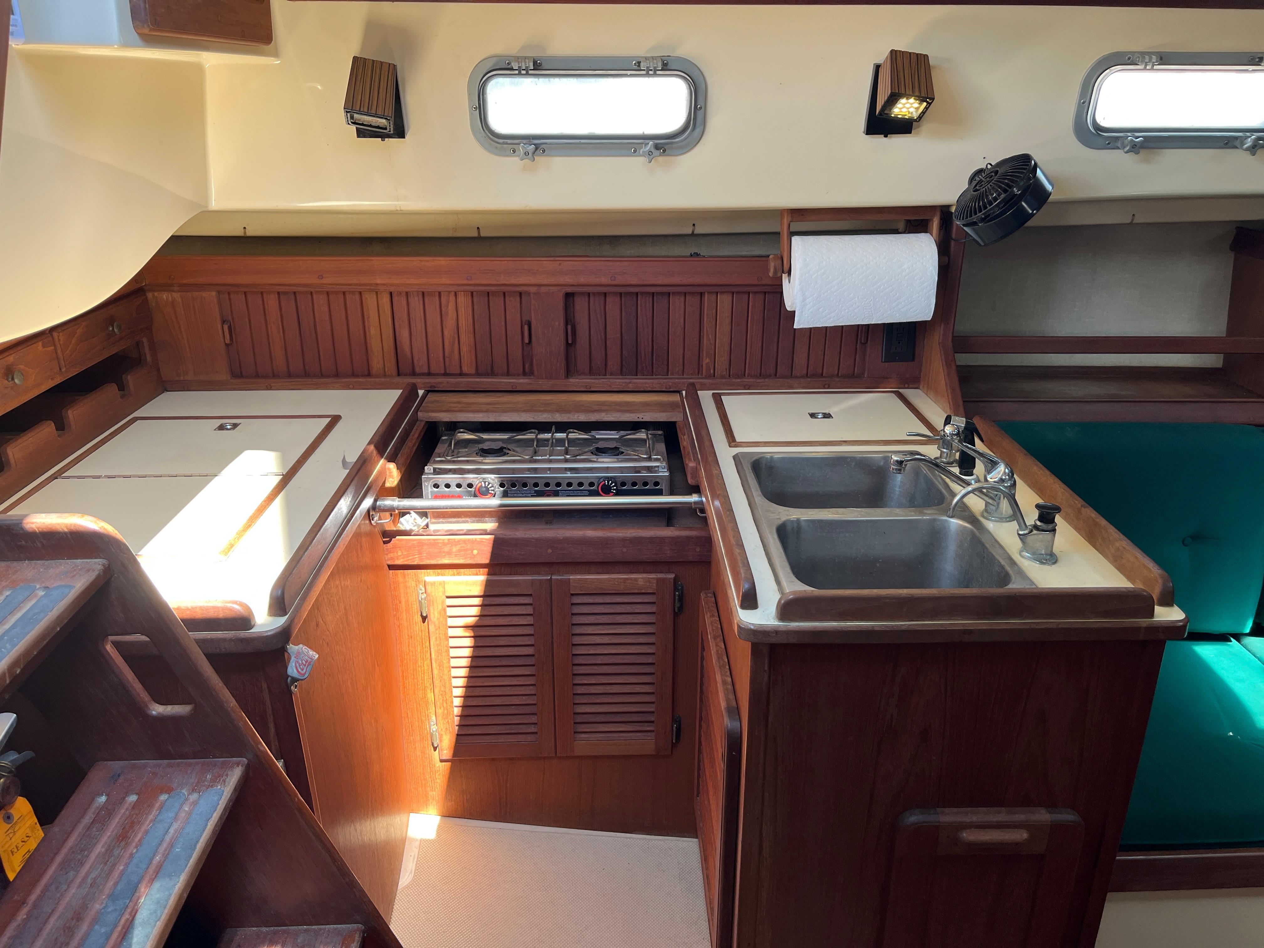 1985 Island Packet 31 For Sale | YaZu Yachting | Deltaville
