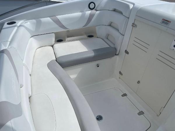 32' Boston Whaler, Listing Number 100915091, - Photo No. 5