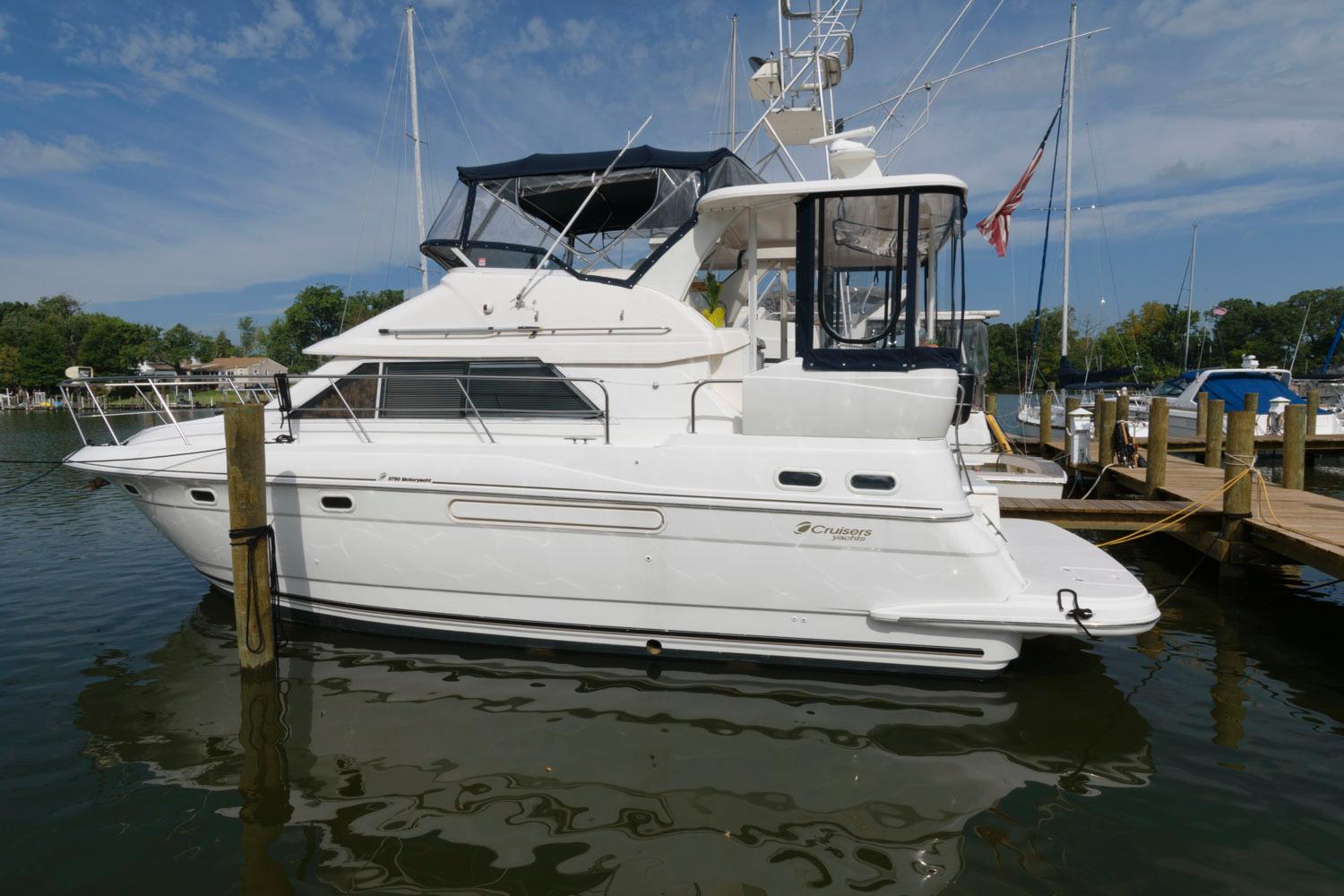 M 9926 JP Knot 10 Yacht Sales