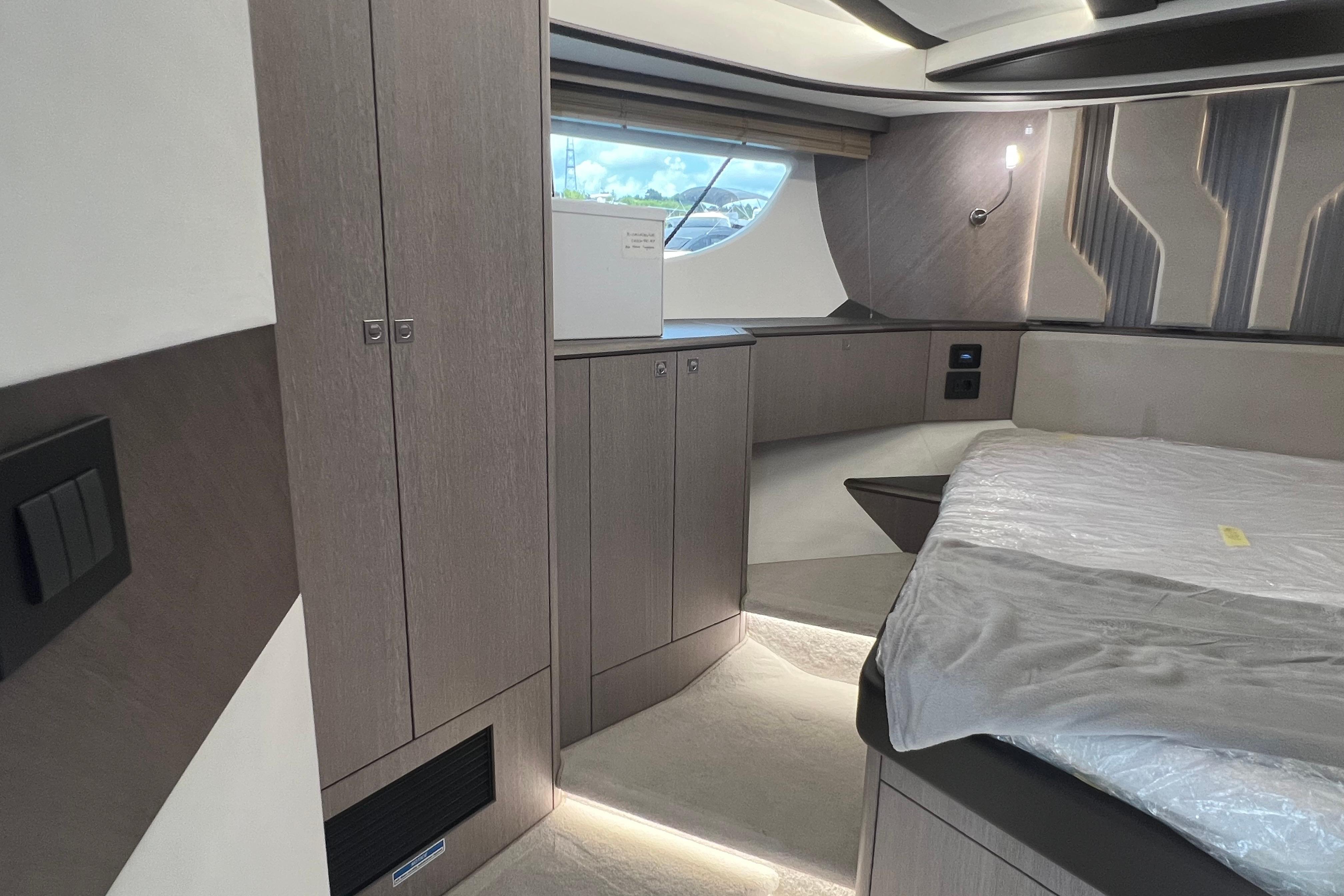 2024 Galeon 440 Fly Power 10060177 20260119193910094 4