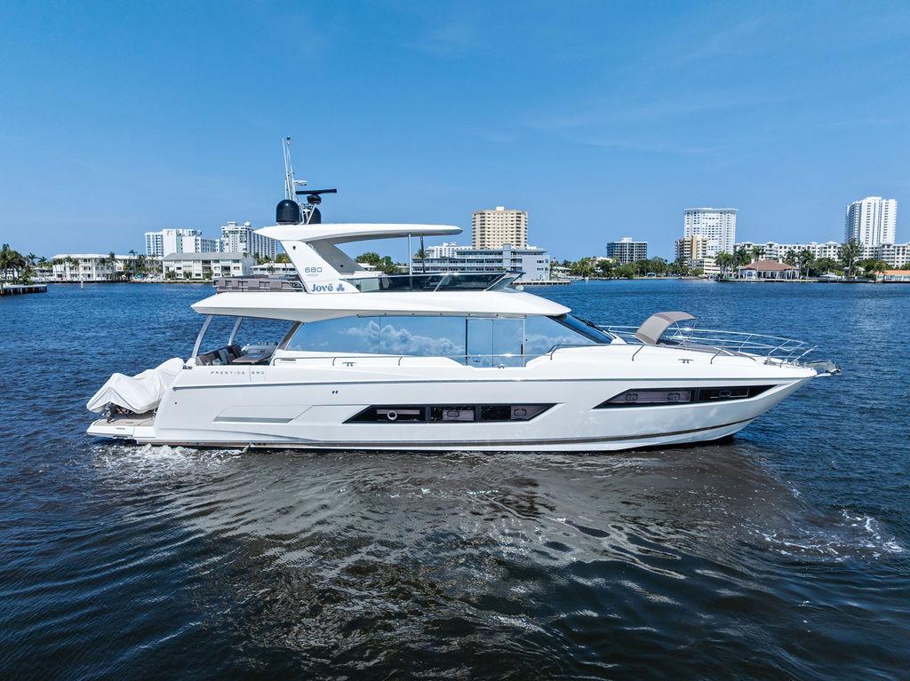 2018-prestige-680-power-9800180-20250522134327656-1_XLARGE