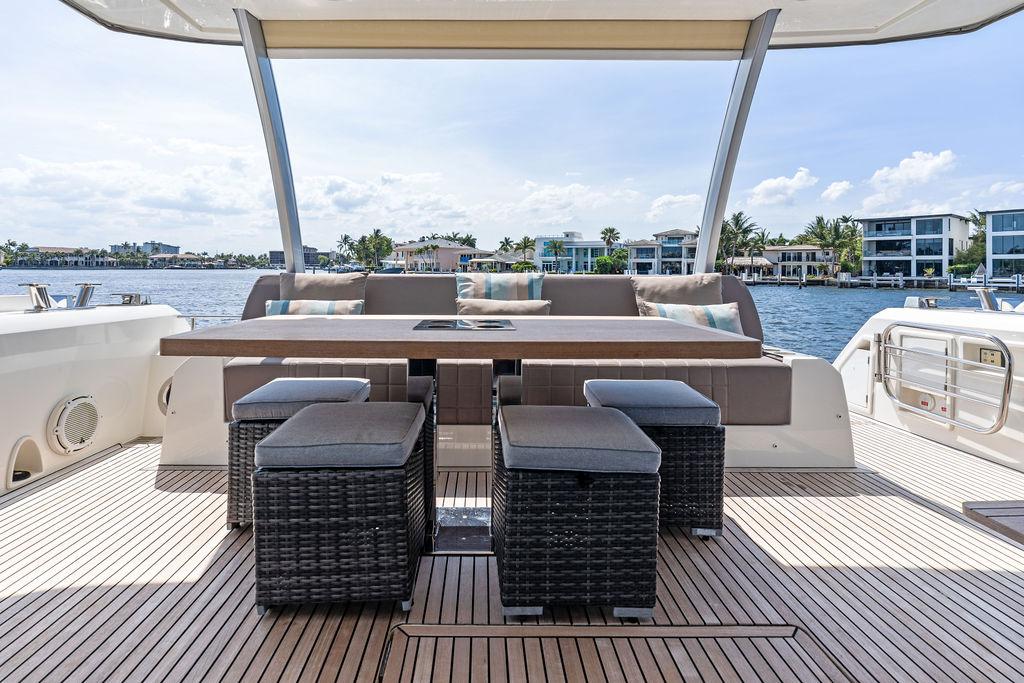 2018-prestige-680-power-9800180-20250522134415838-1_XLARGE