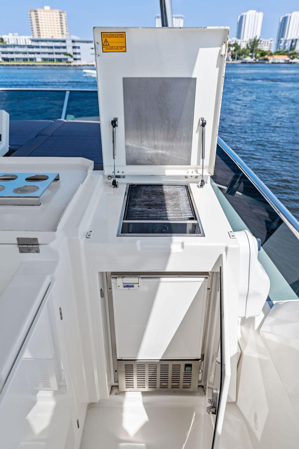 2018-prestige-680-power-9800180-20250522134425824-1_XLARGE