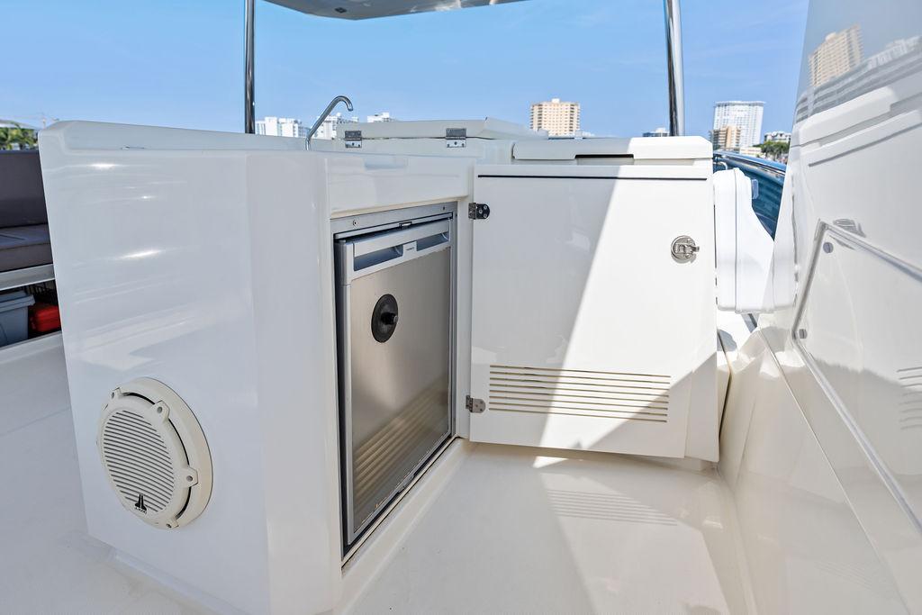 2018-prestige-680-power-9800180-20250522134426699-1_XLARGE