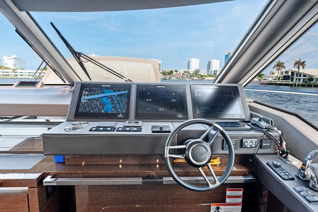 2018-prestige-680-power-9800180-20250522134444803-1_XLARGE