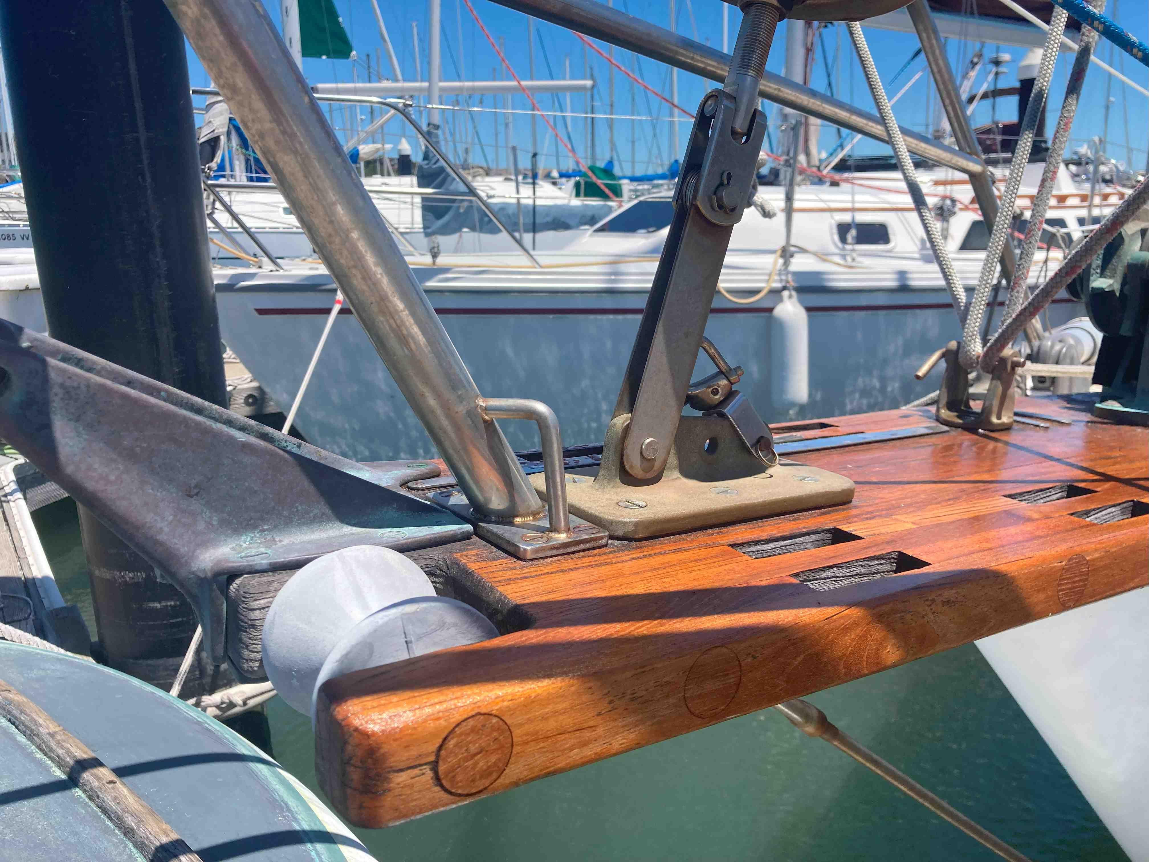 Image [3] of 1985 Cape Dory 31