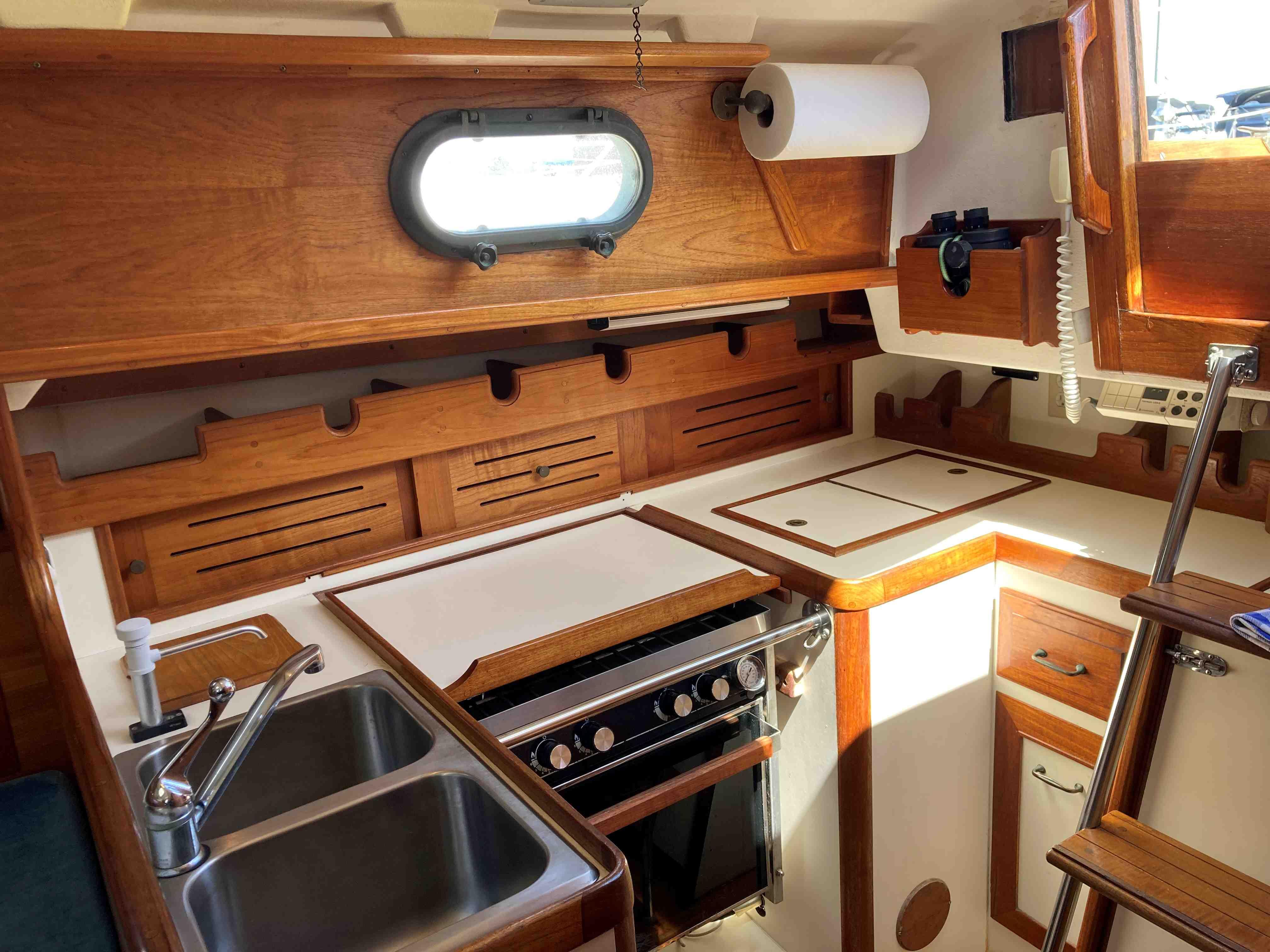 Image [39] of 1985 Cape Dory 31