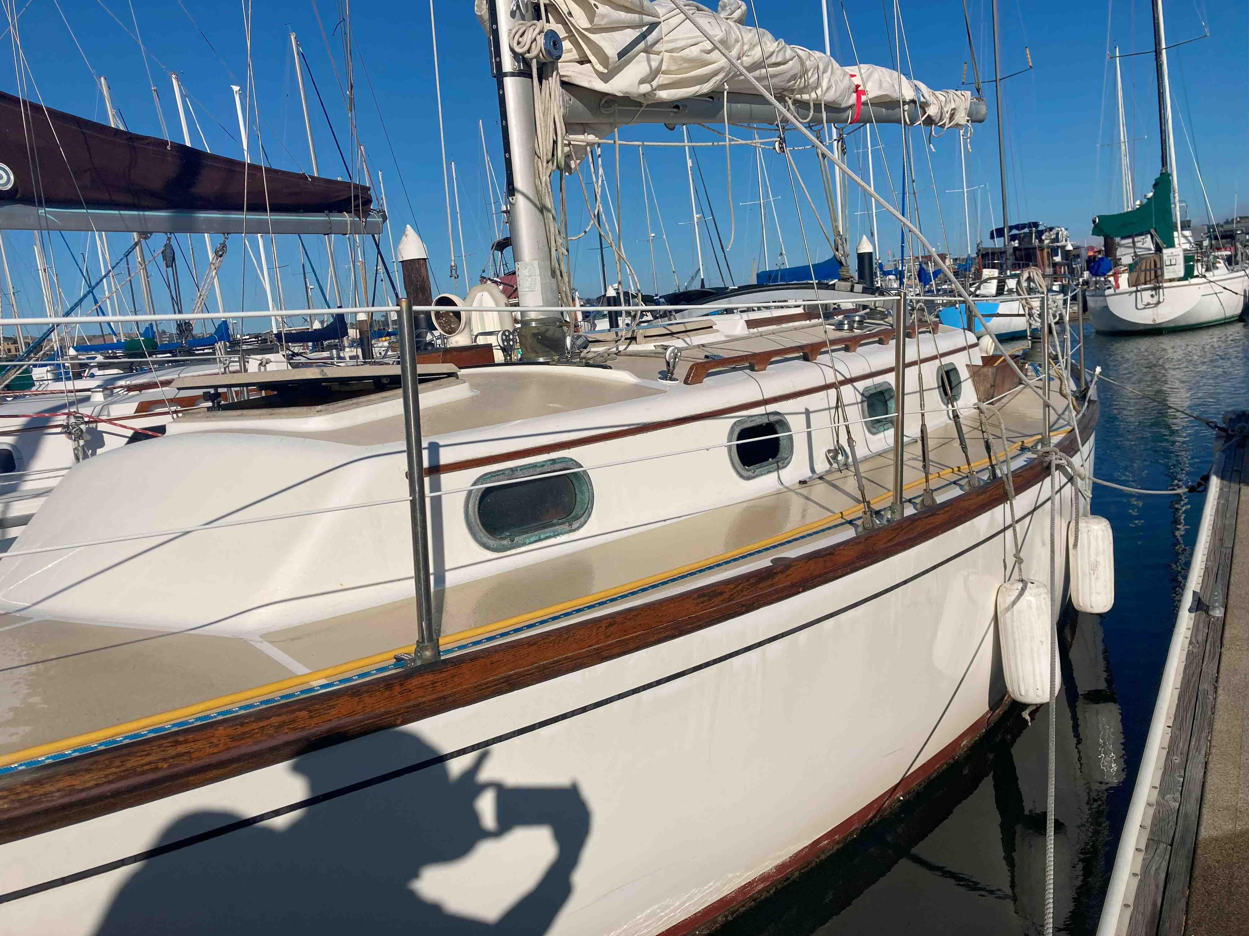 Image [2] of 1985 Cape Dory 31