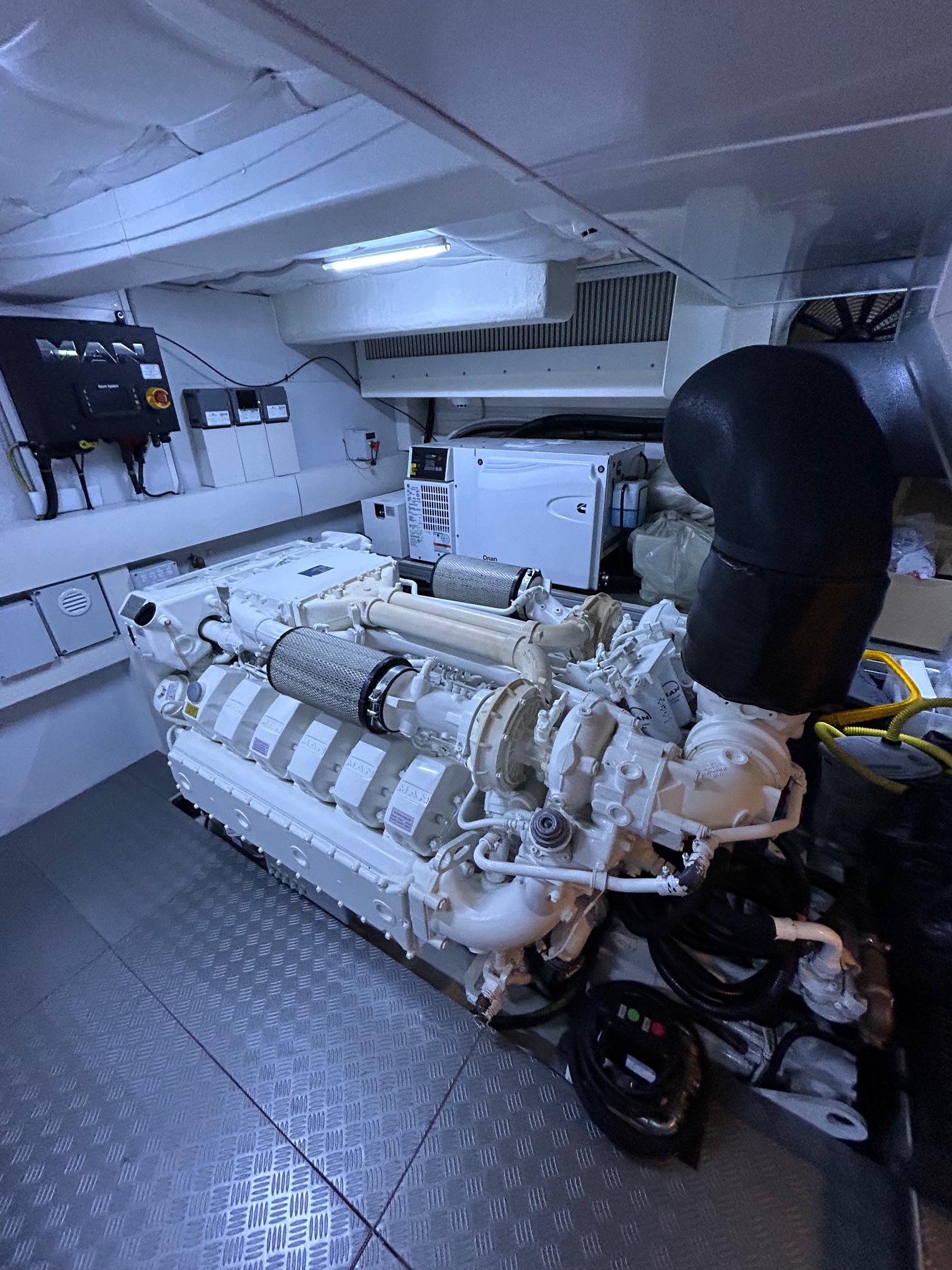 2021 Ferretti Yachts 73 