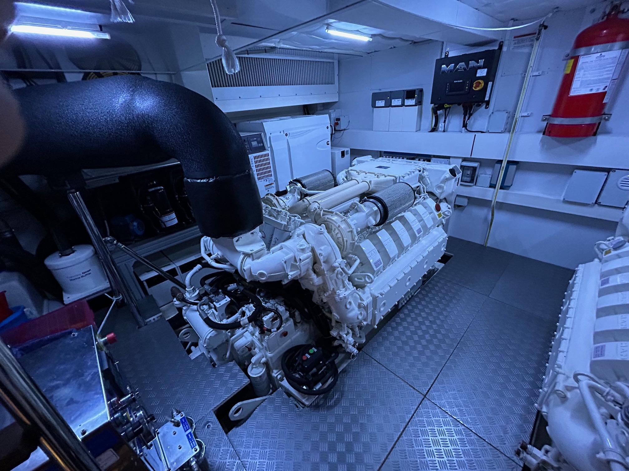 2021 Ferretti Yachts 73 