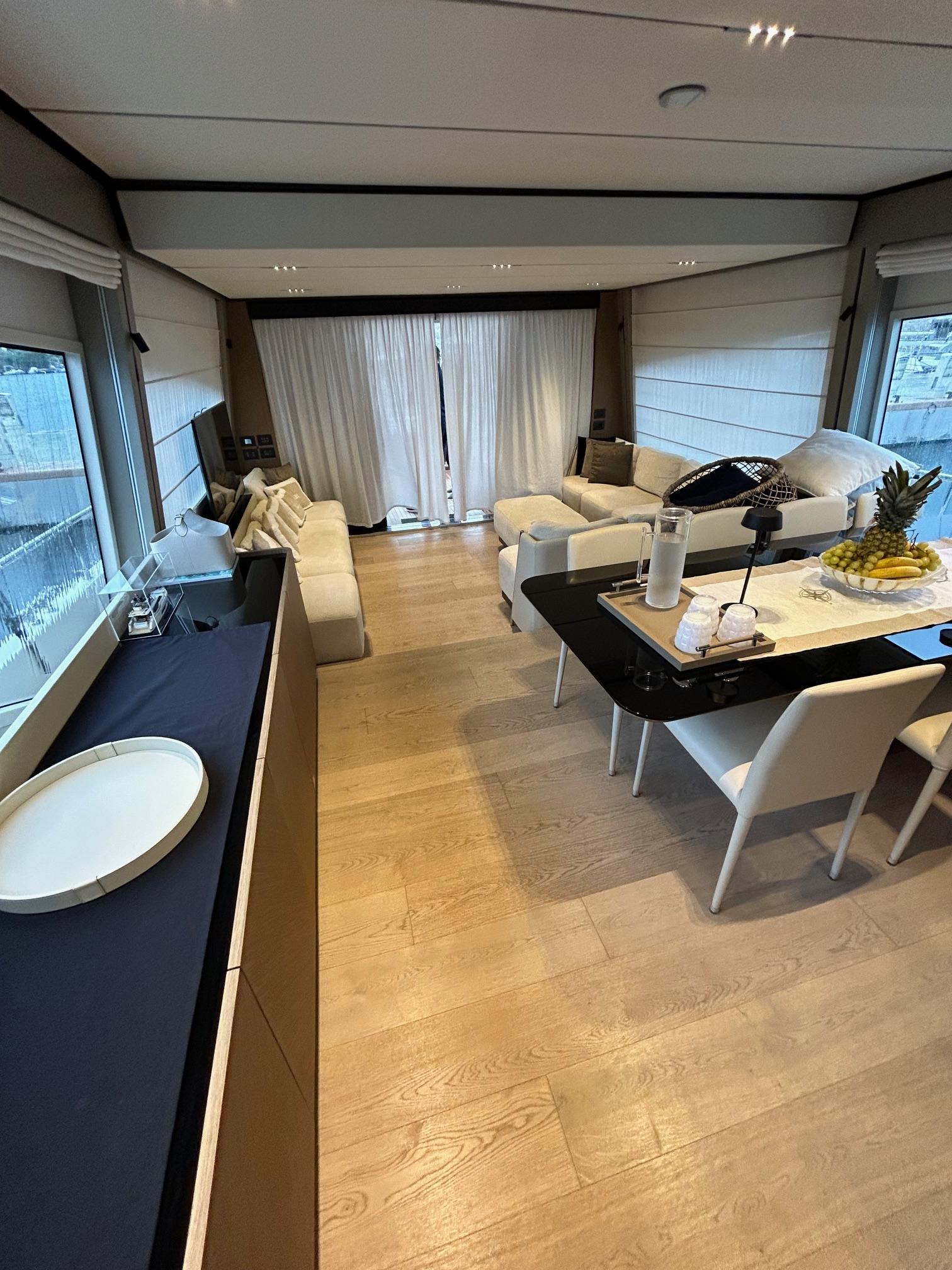 2021 Ferretti Yachts 73 