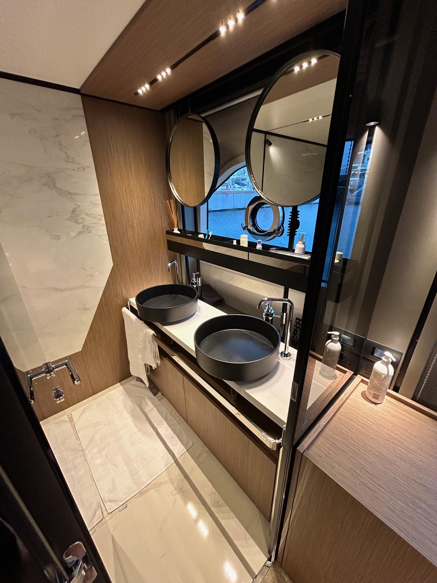 2021 Ferretti Yachts 73 