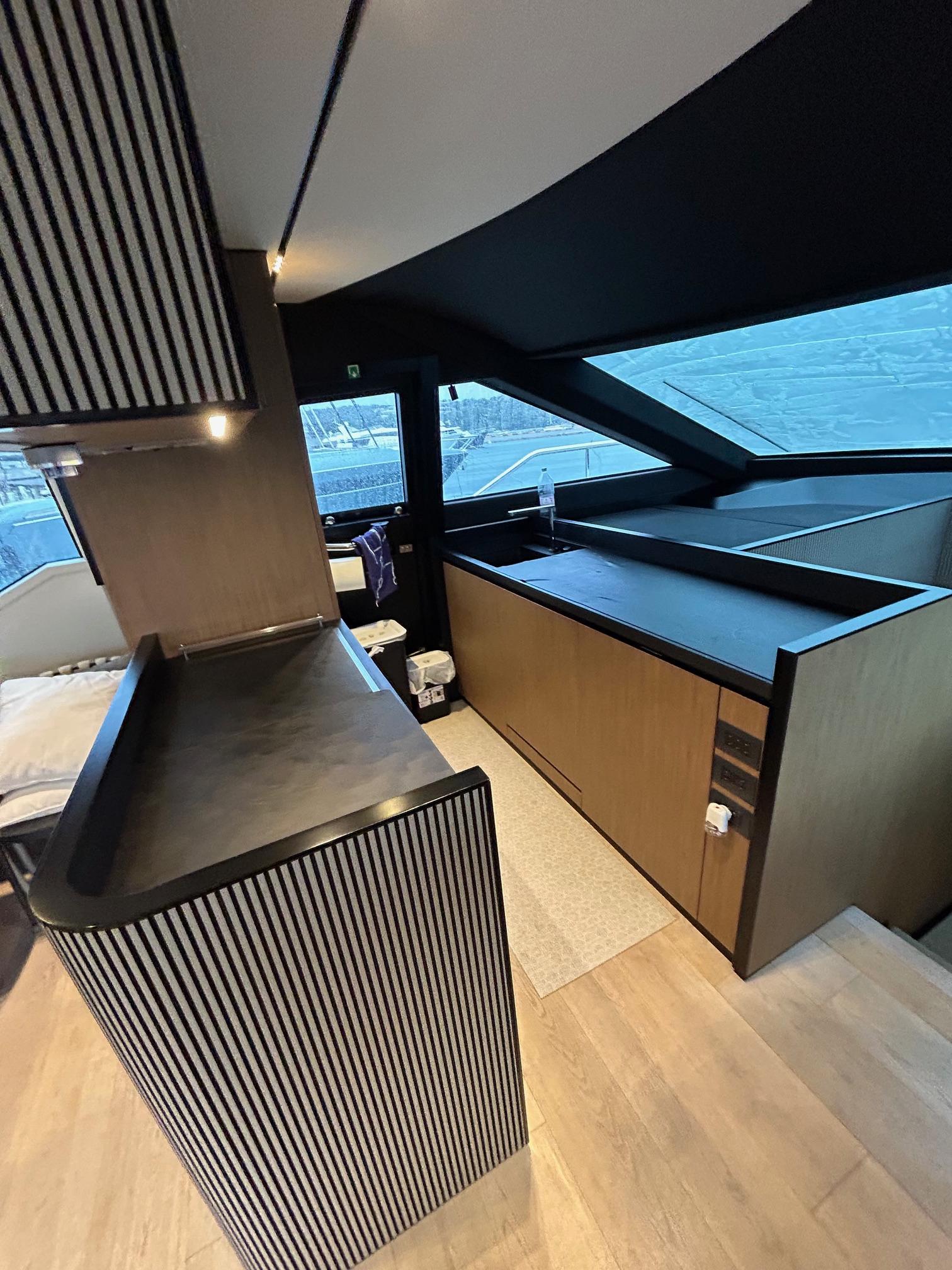 2021 Ferretti Yachts 73 