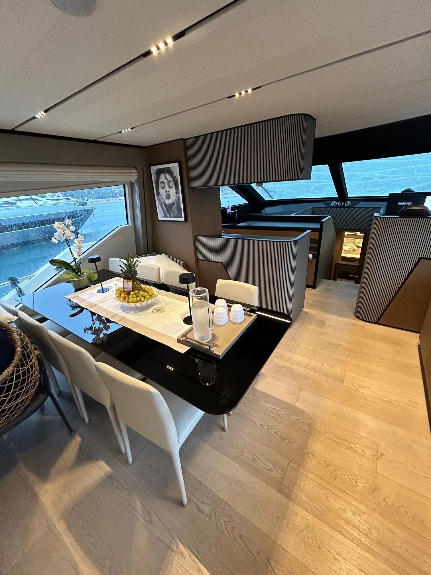 2021 Ferretti Yachts 73 