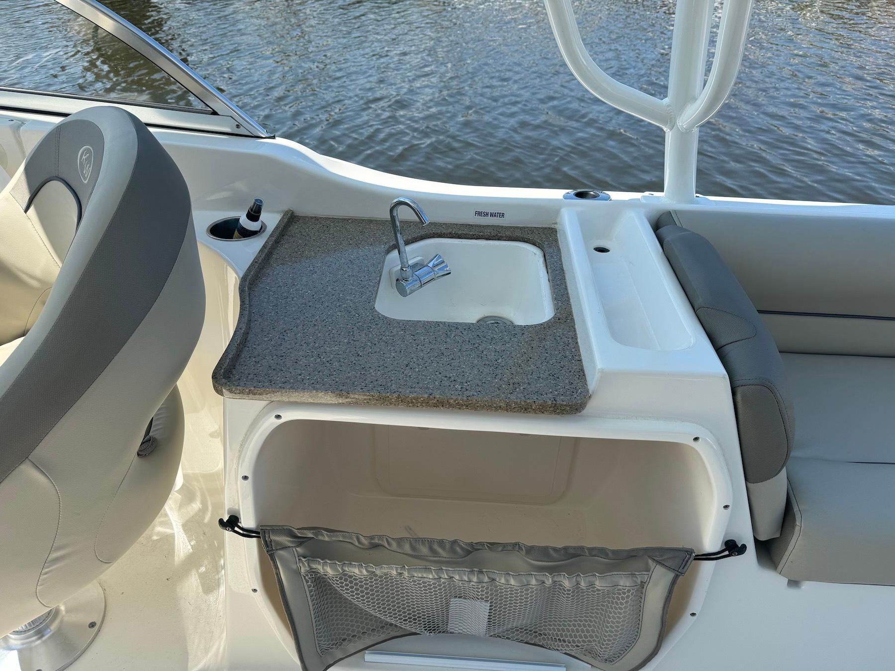 NJ 9056 MD Knot 10 Yacht Sales