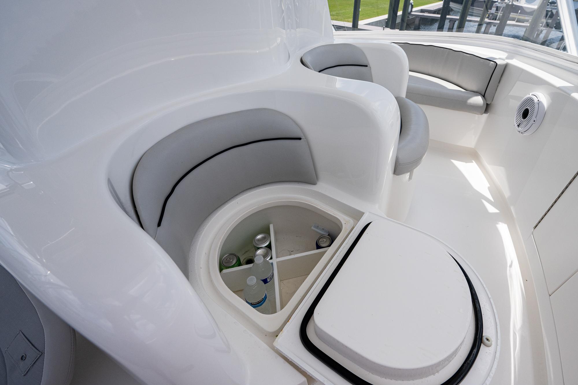 Viking 52 THE BOARDROOM - Flybridge