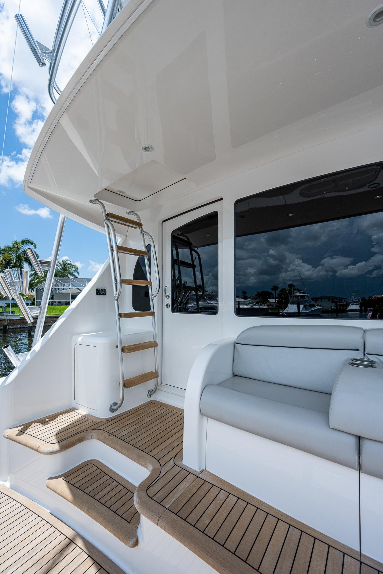 Viking 52 THE BOARDROOM - Cockpit