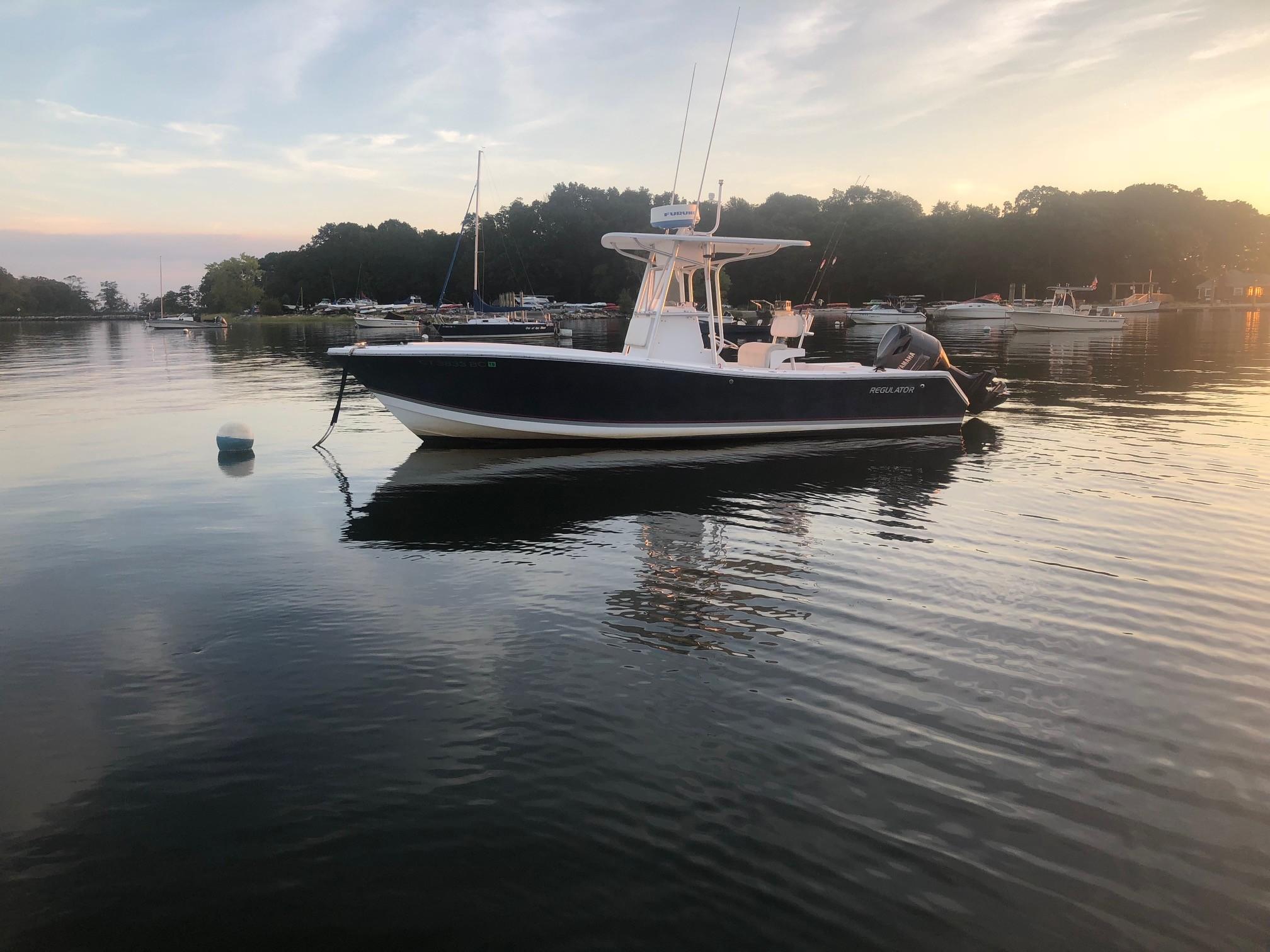 2004 Regulator 24 Forward Seating