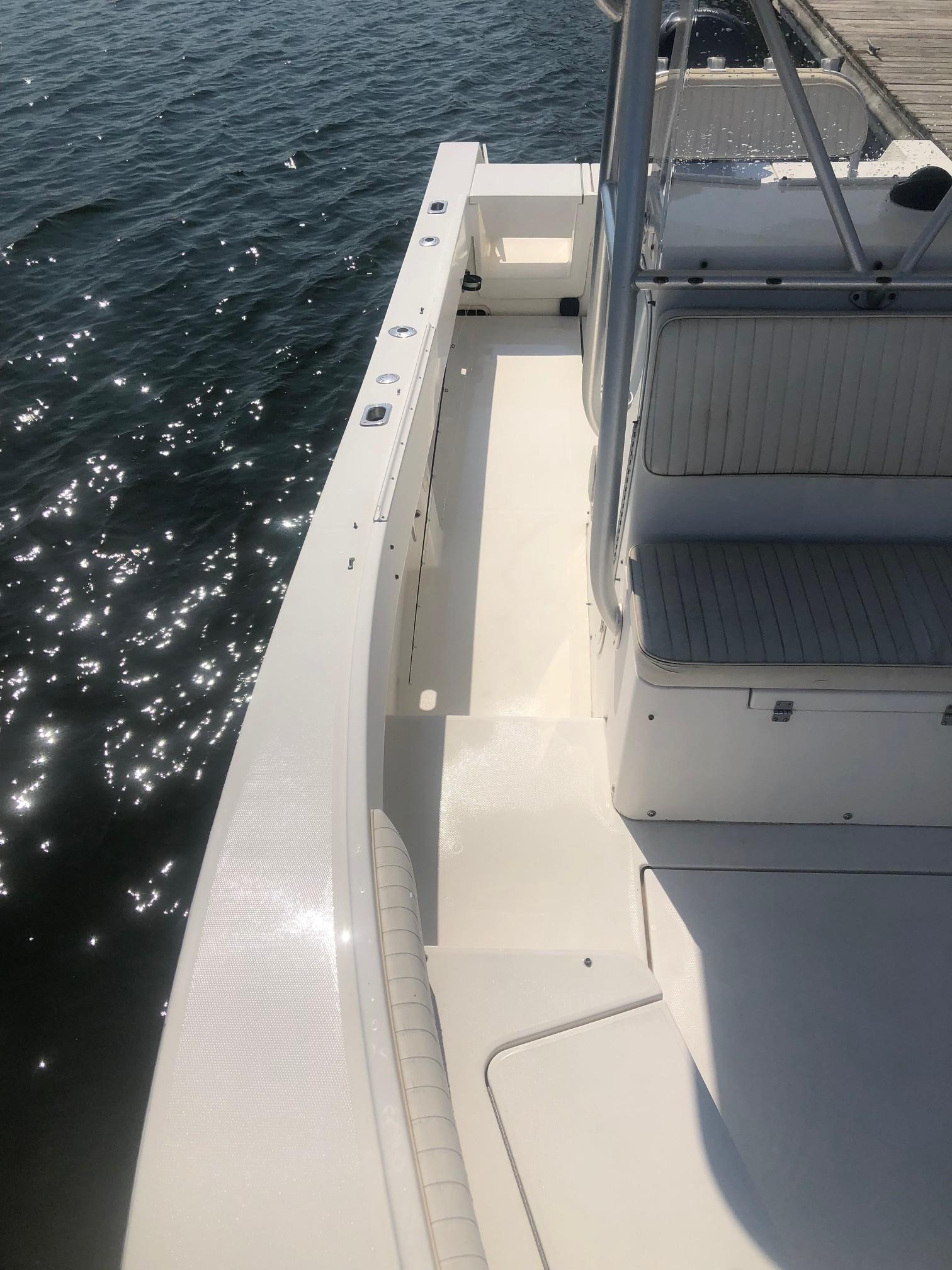 2004 Regulator 24 Forward Seating