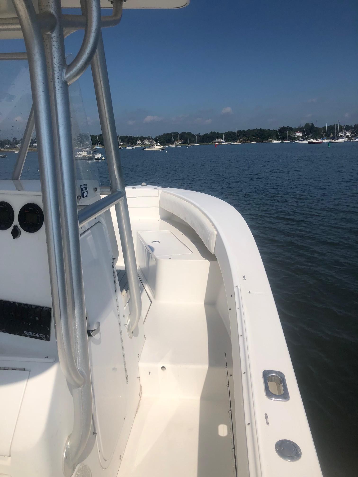 2004 Regulator 24 Forward Seating