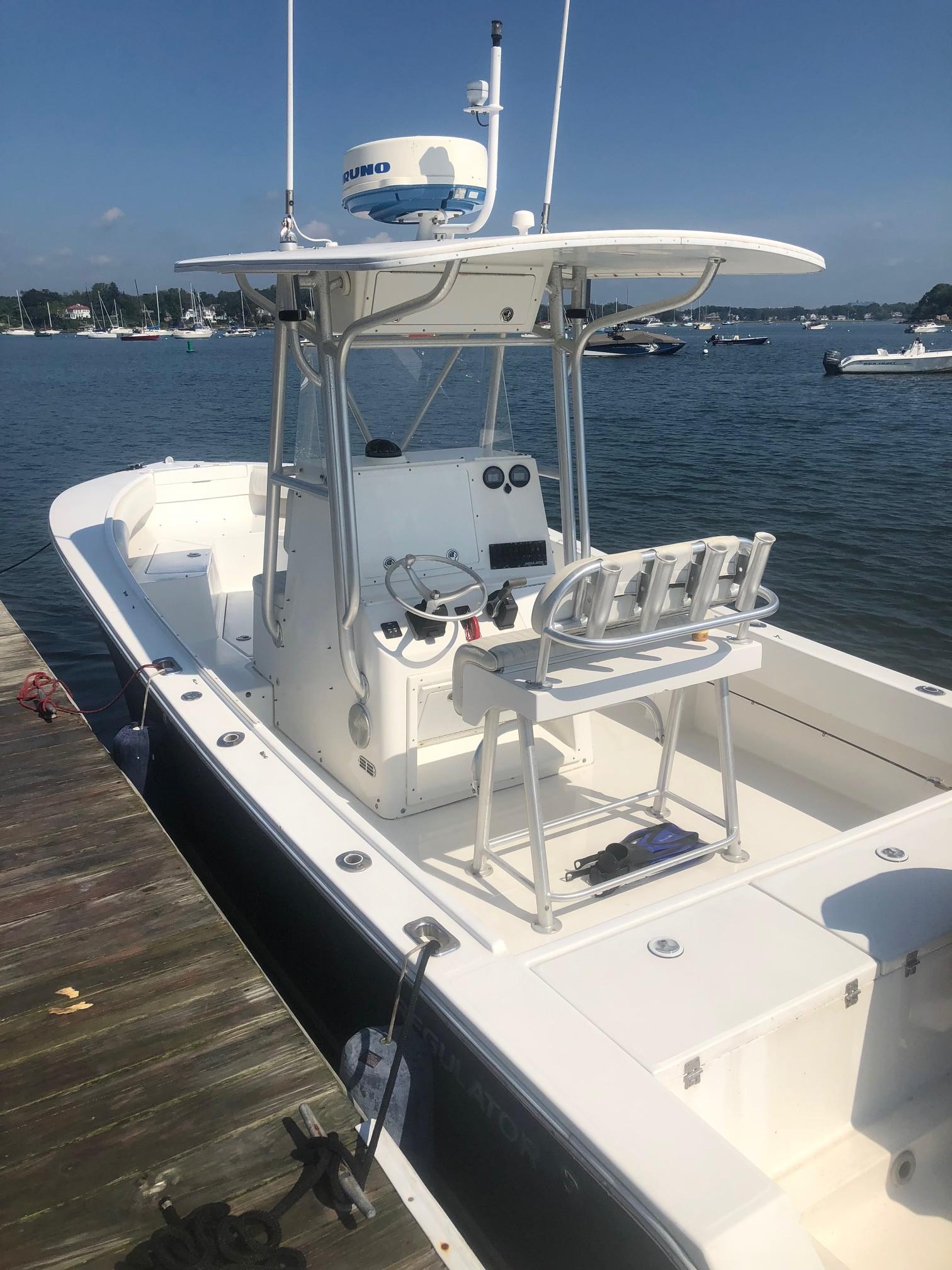 2004 Regulator 24 Forward Seating