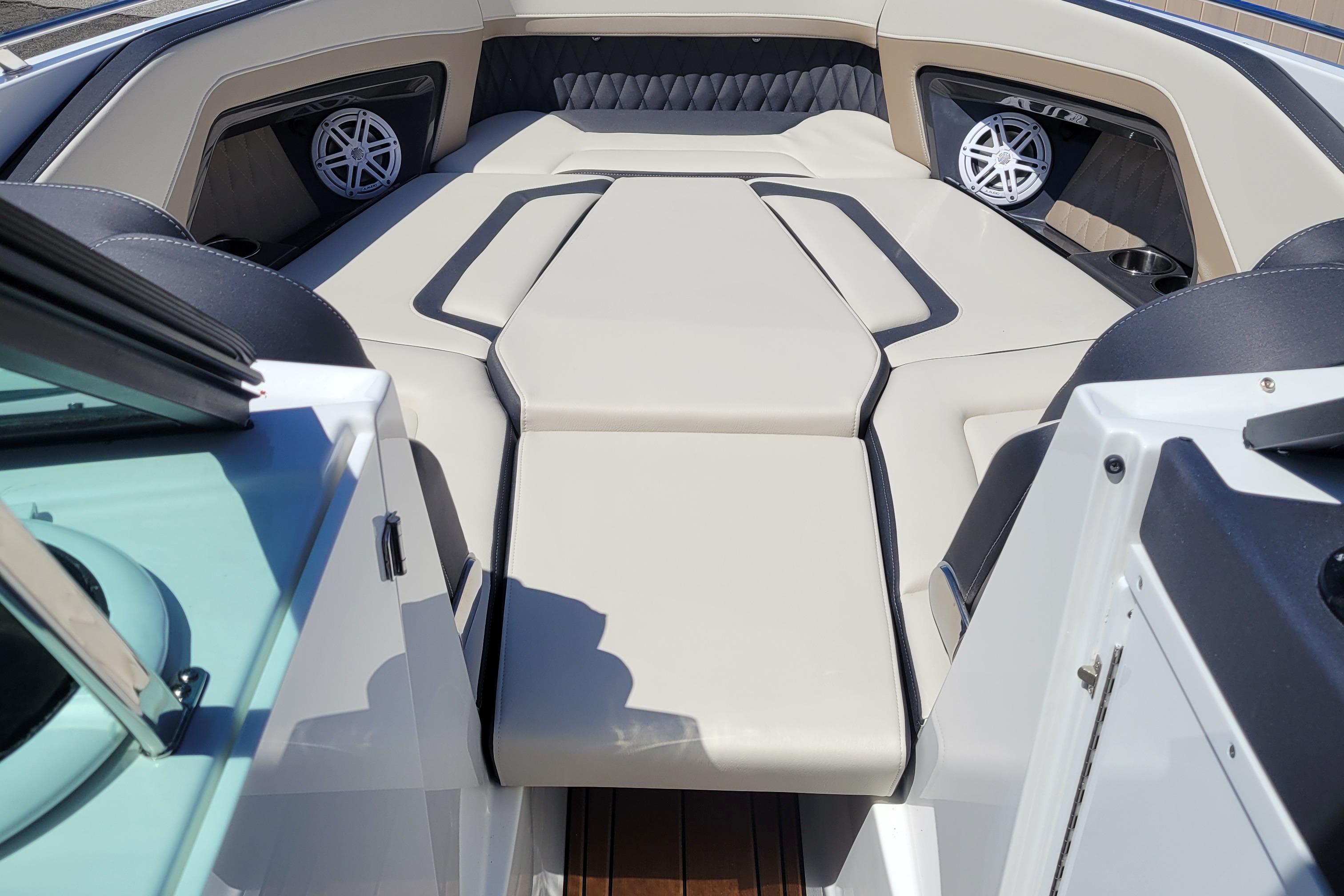 Yacht for Sale 29 Monterey Yachts Stony Point, NY Denison Yacht Sales