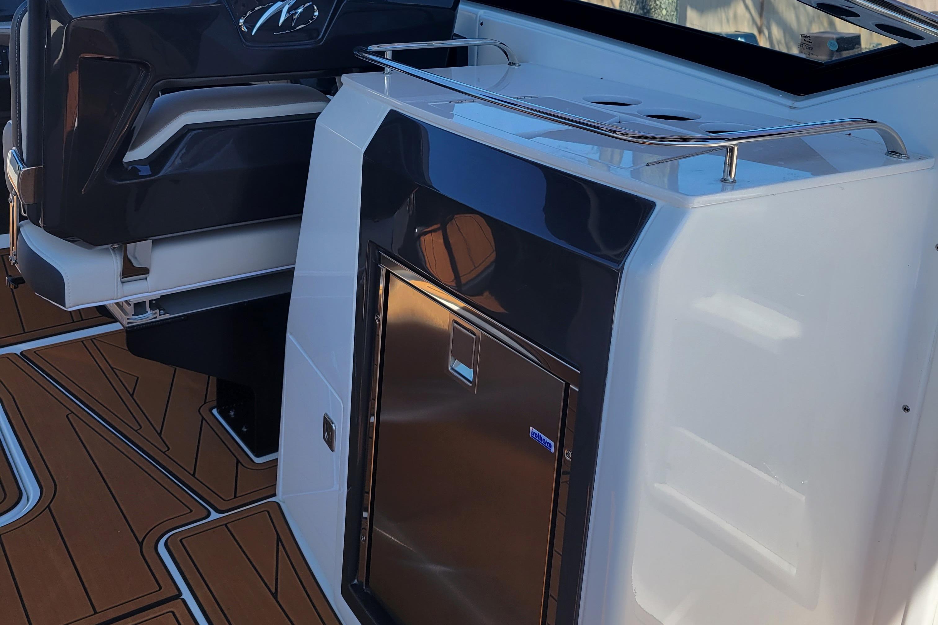 Yacht for Sale 29 Monterey Yachts Stony Point, NY Denison Yacht Sales