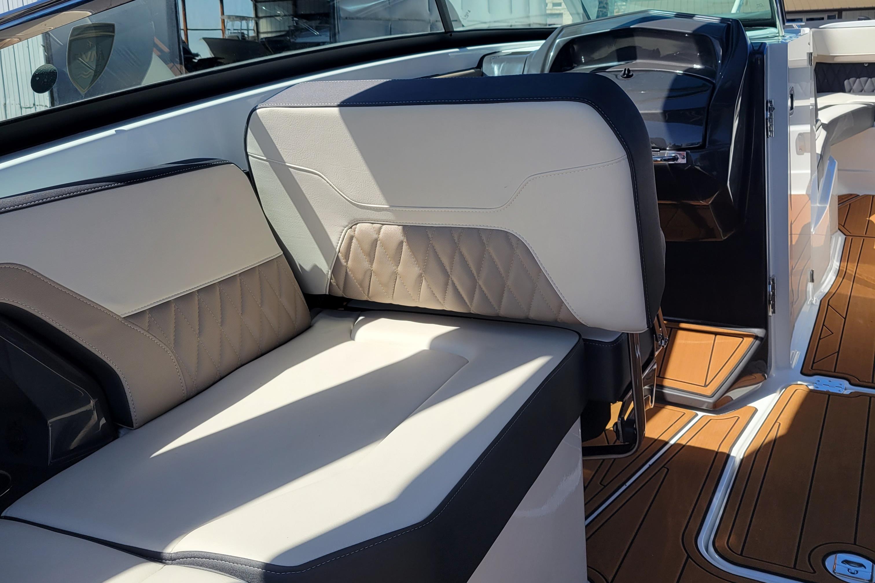 Yacht for Sale 29 Monterey Yachts Stony Point, NY Denison Yacht Sales