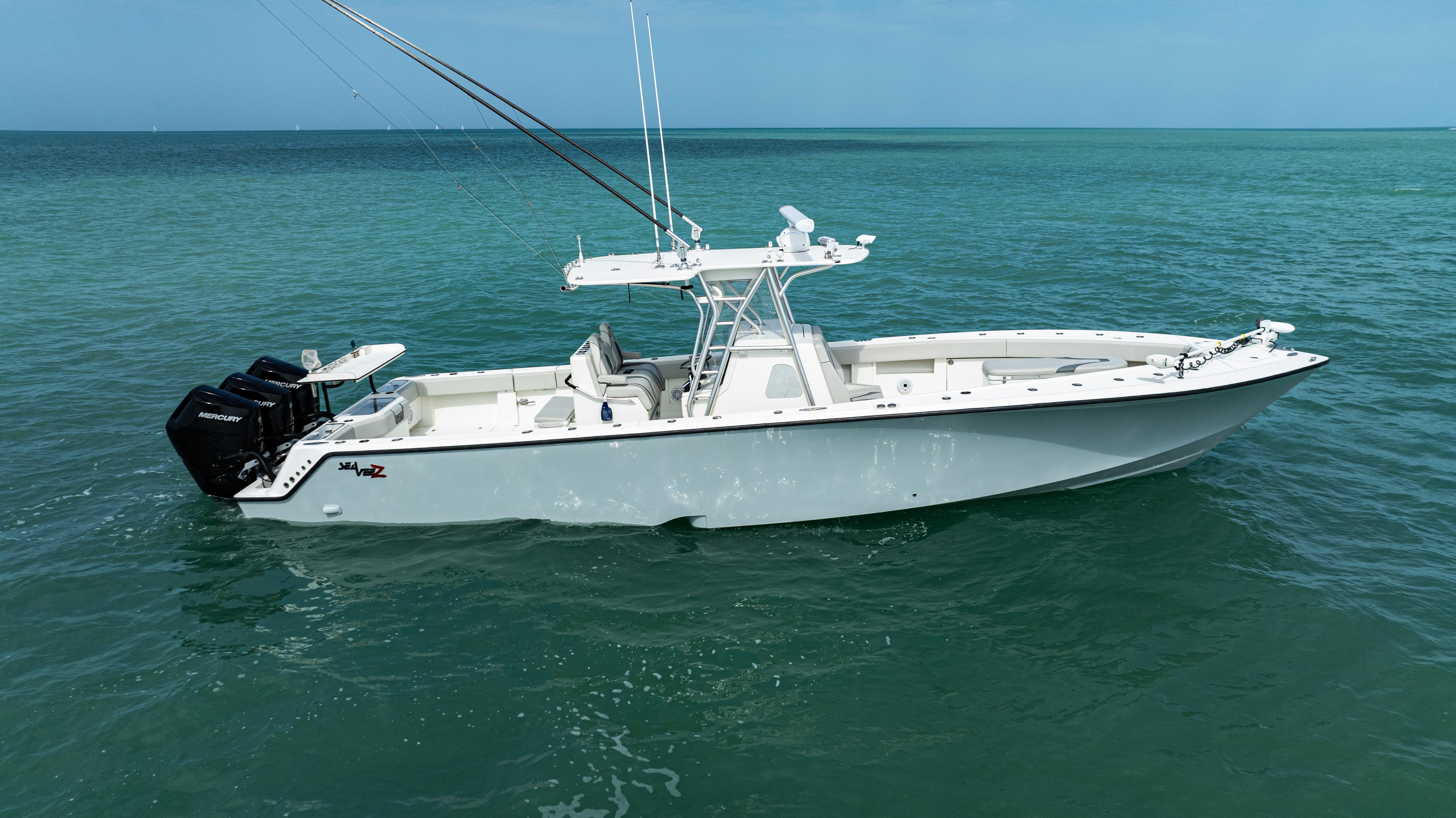 SeaVee-390Z 2015 -FL-US-2015 SeaVee 390Z boat on calm ocean waters.-9741010