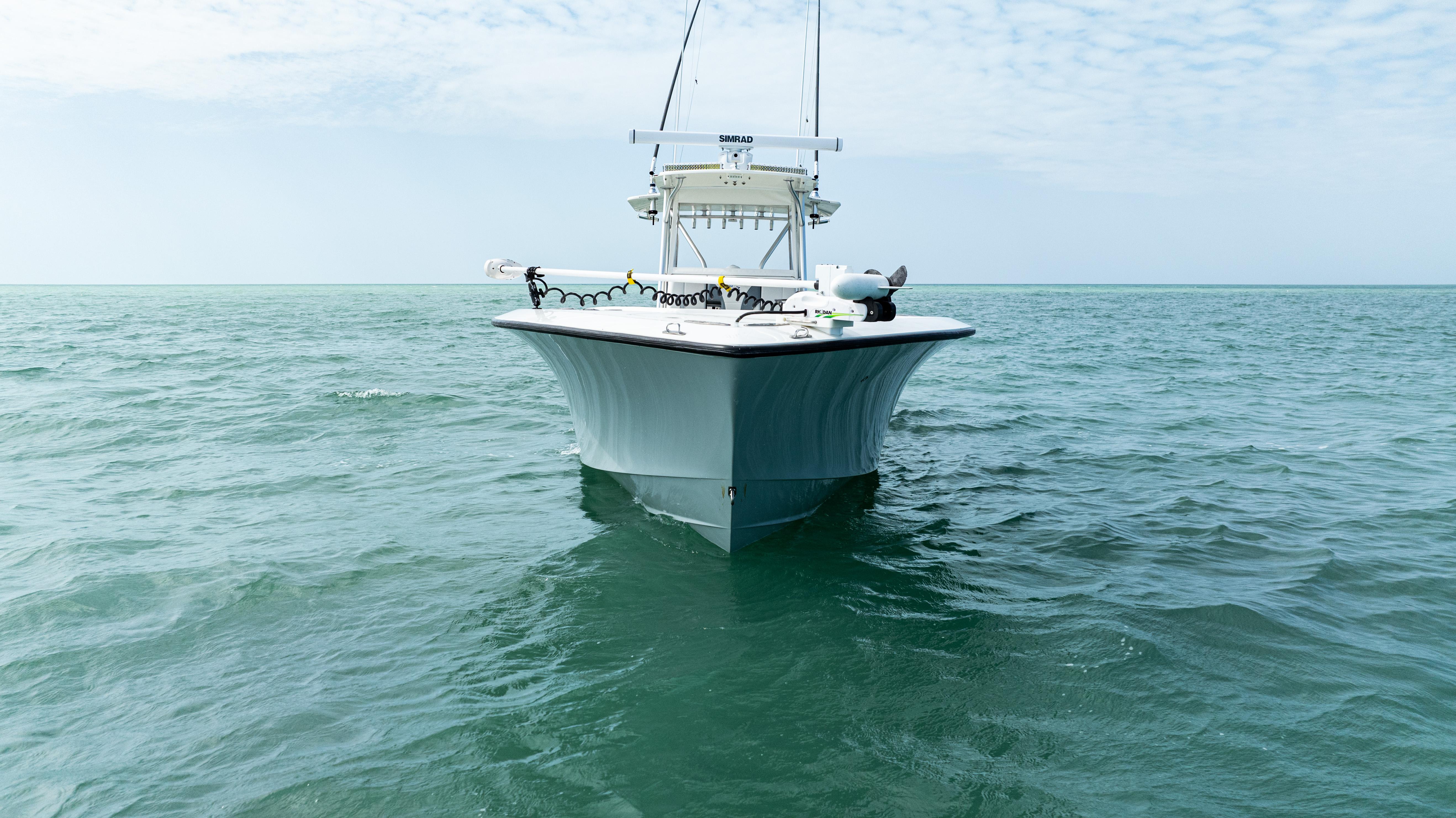 SeaVee-390Z 2015 -FL-US-2015 SeaVee 390Z boat on open water under a cloudy sky.-9741010 | Thumbnail