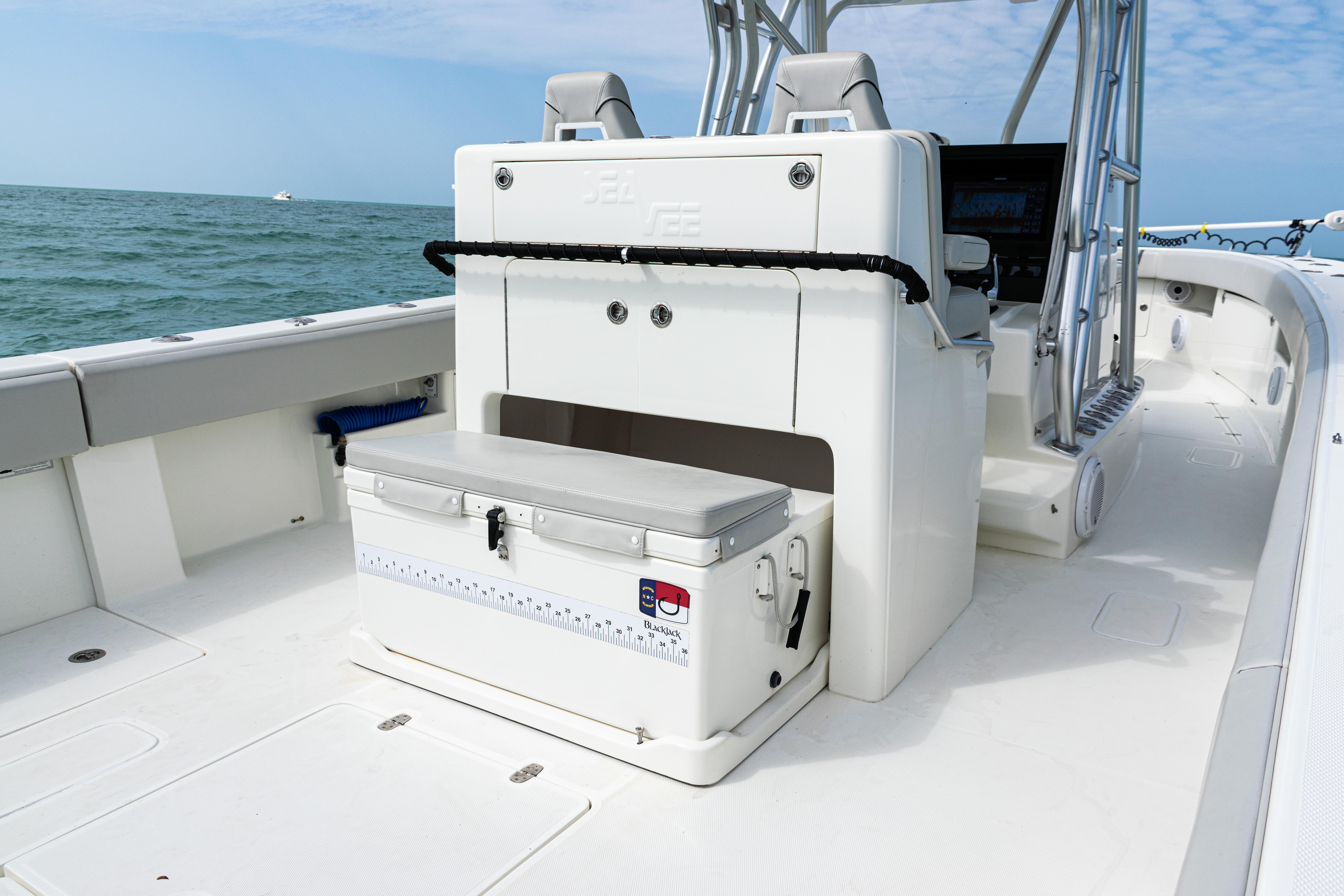 SeaVee-390Z 2015 -FL-US-2015 SeaVee 390Z boat interior with seating and cooler on open deck.-9741010 | Thumbnail