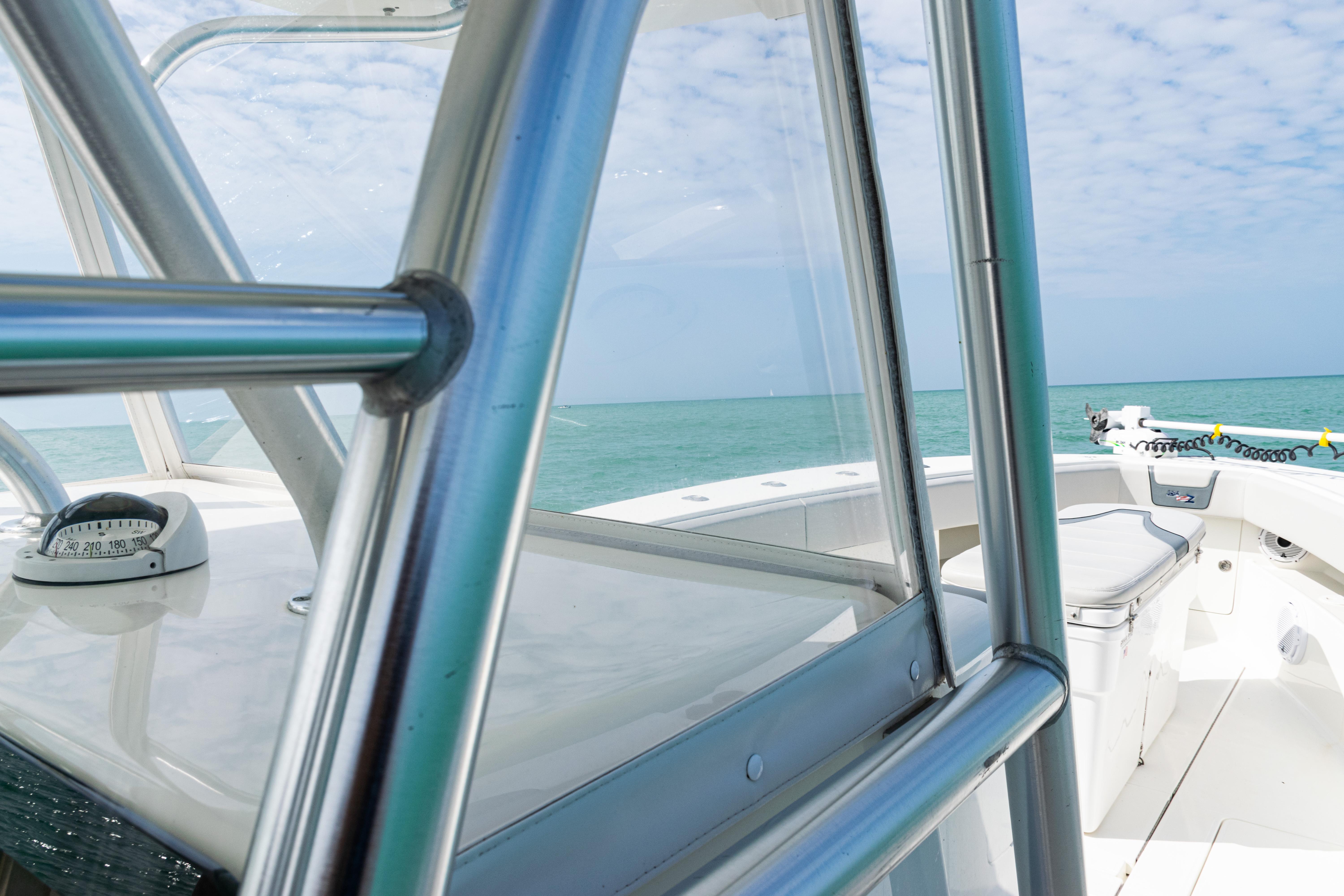 SeaVee-390Z 2015 -FL-US-2015 SeaVee 390Z boat deck with ocean view and stainless steel railings.-9741010 | Thumbnail