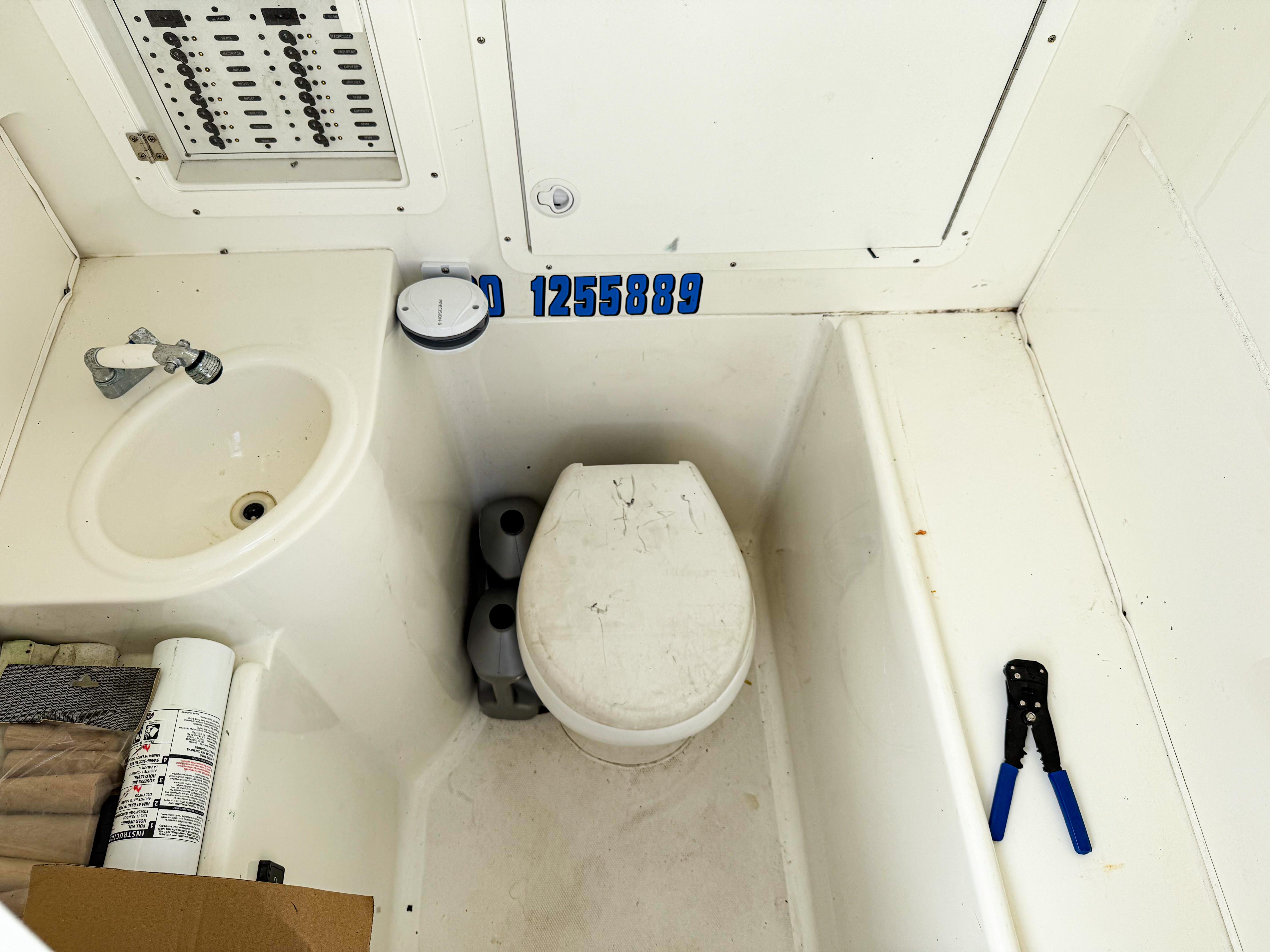 SeaVee-390Z 2015 -FL-US-2015 SeaVee 390Z boat bathroom with sink, toilet, and control panel.-9741010 | Thumbnail