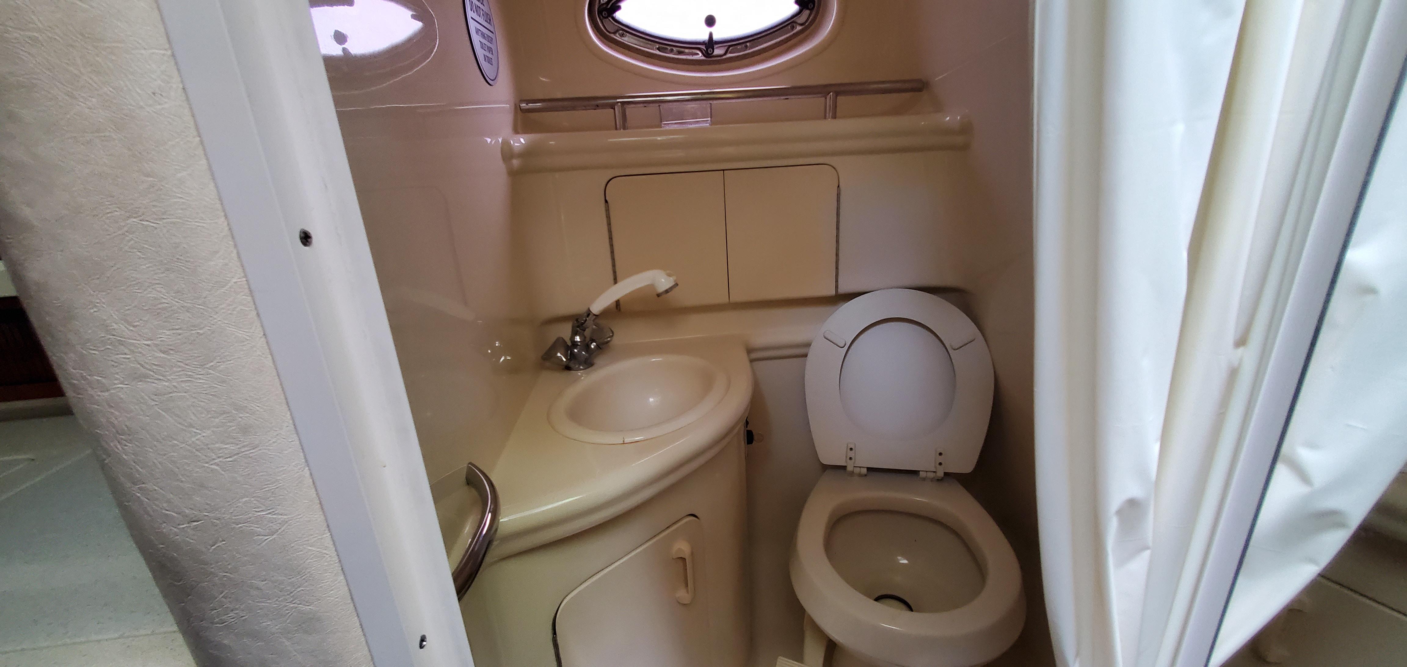 M 8020 DD Knot 10 Yacht Sales