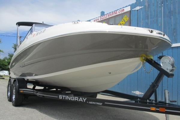 2016 Stingray boat for sale, model of the boat is 201 DC & Image # 3 of 32