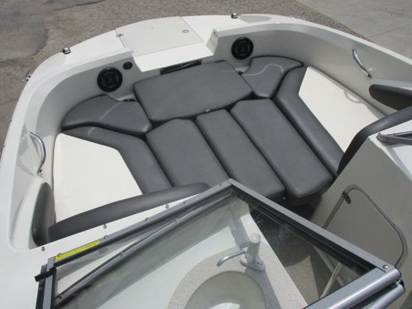 2016 Stingray boat for sale, model of the boat is 201 DC & Image # 9 of 32