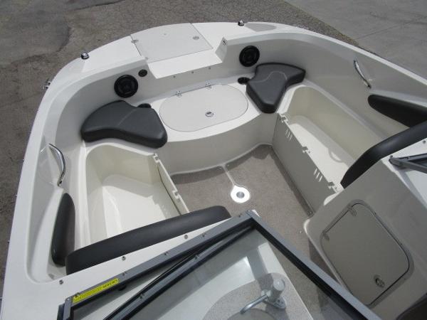 2016 Stingray boat for sale, model of the boat is 201 DC & Image # 11 of 32