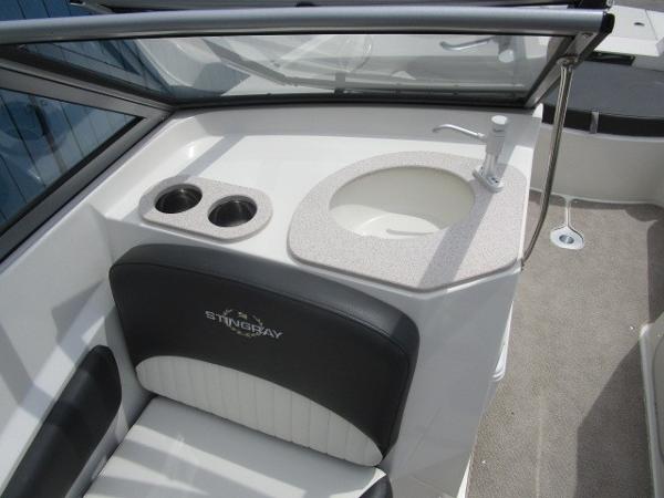 2016 Stingray boat for sale, model of the boat is 201 DC & Image # 15 of 32
