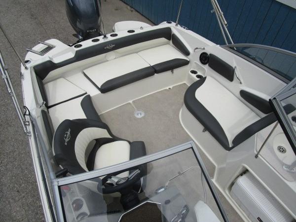 2016 Stingray boat for sale, model of the boat is 201 DC & Image # 18 of 32