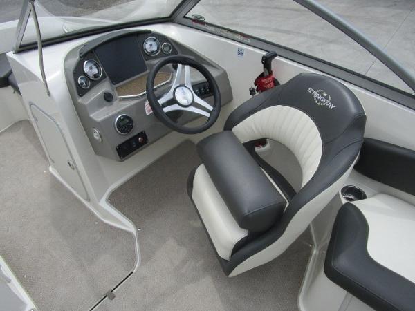 2016 Stingray boat for sale, model of the boat is 201 DC & Image # 20 of 32