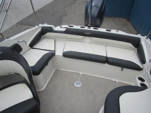 2016 Stingray boat for sale, model of the boat is 201 DC & Image # 26 of 32