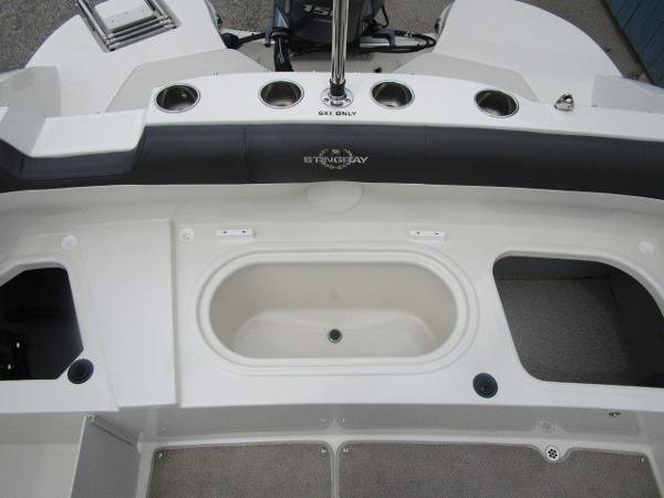 2016 Stingray boat for sale, model of the boat is 201 DC & Image # 28 of 32