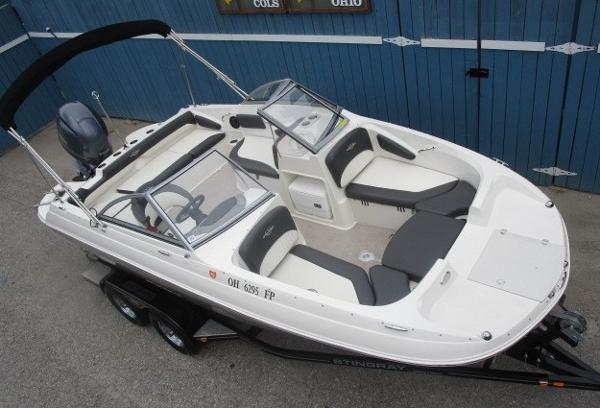 2016 Stingray boat for sale, model of the boat is 201 DC & Image # 6 of 32