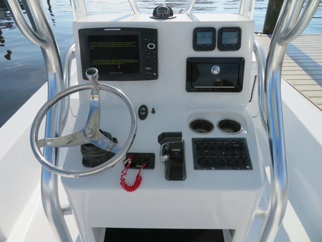 Islamorada Boatworks 24 - Helm