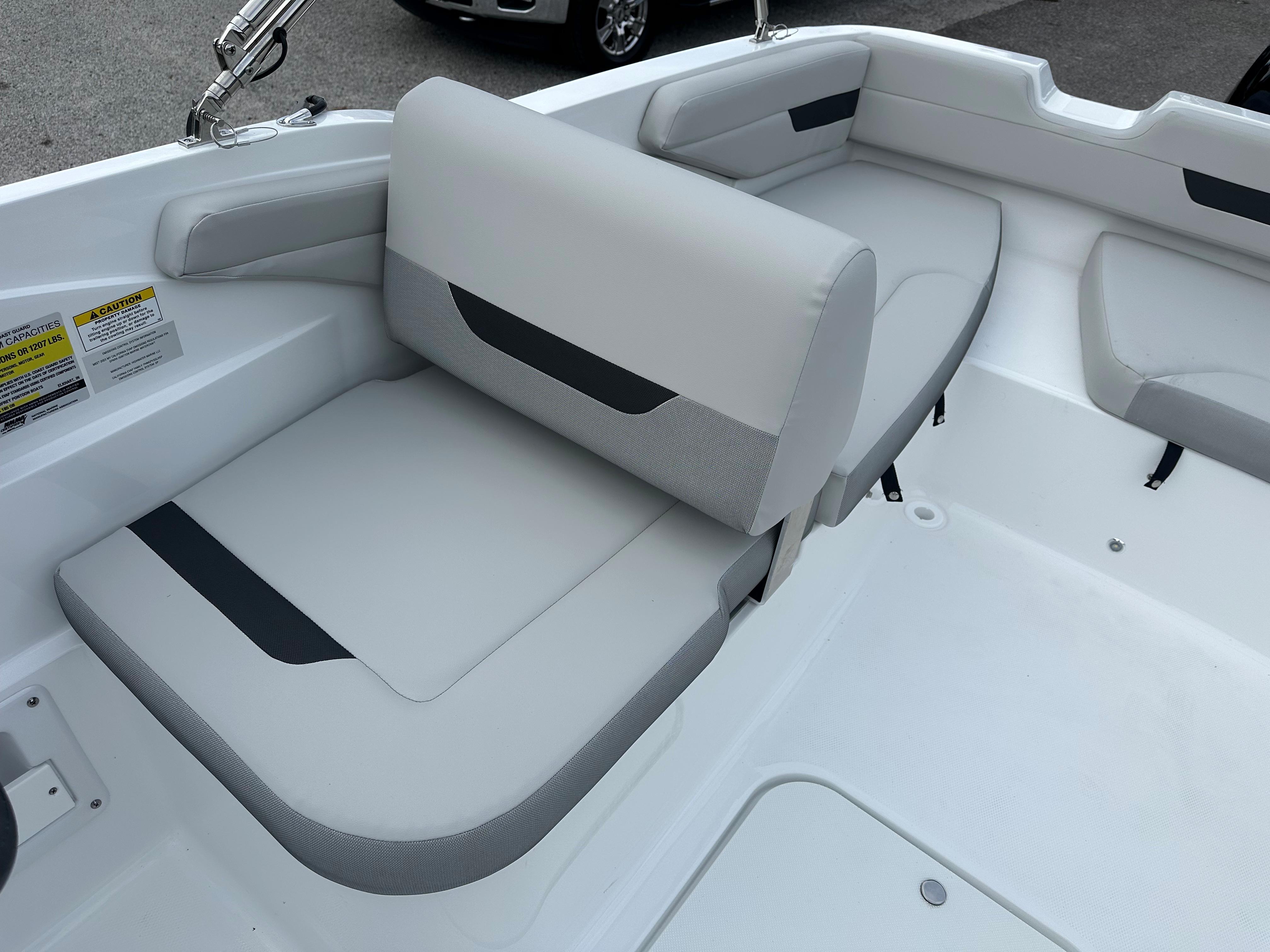 2024 Hurricane SunDeck Sport 185 OB-7