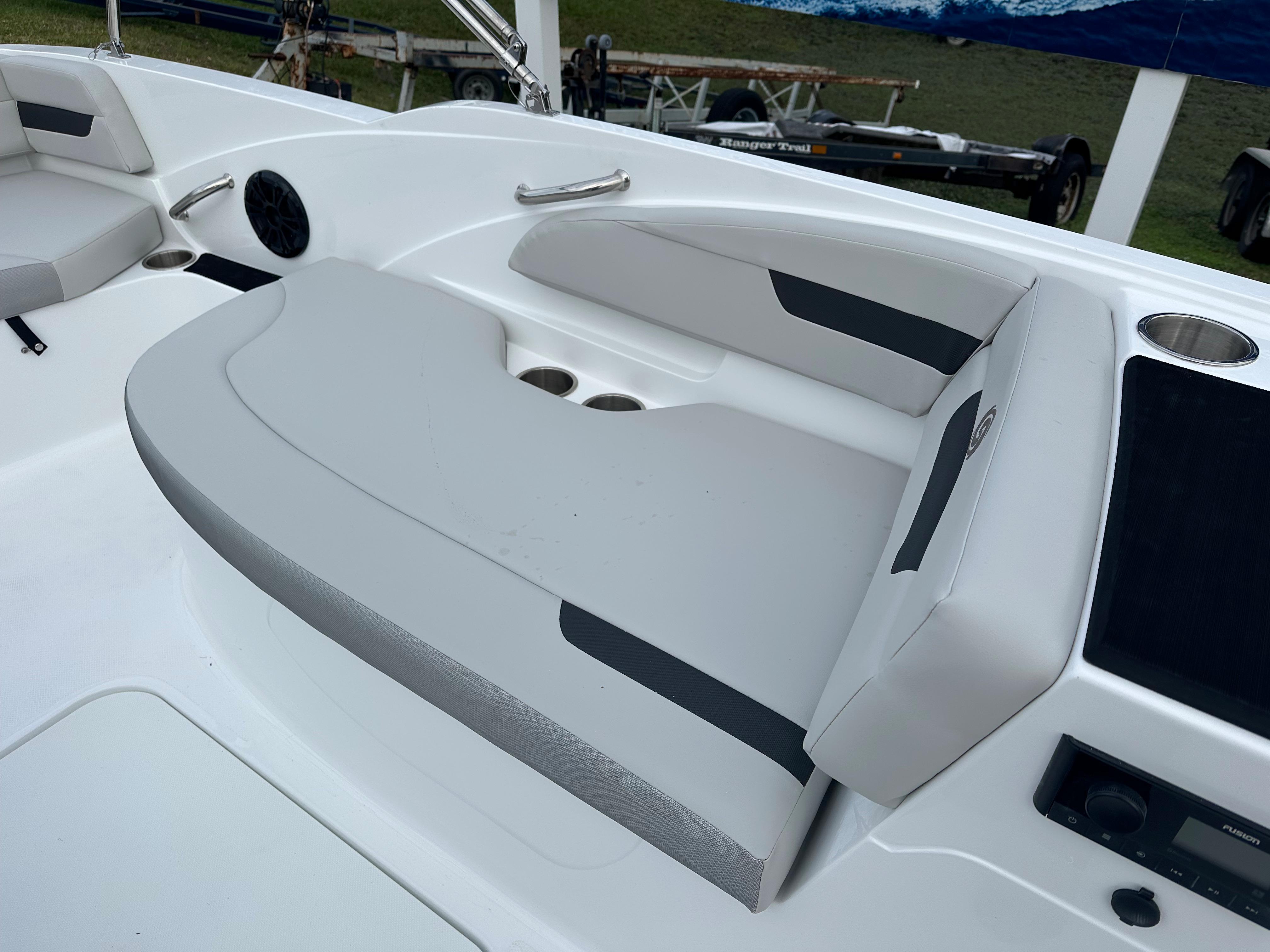 2024 Hurricane SunDeck Sport 185 OB-8