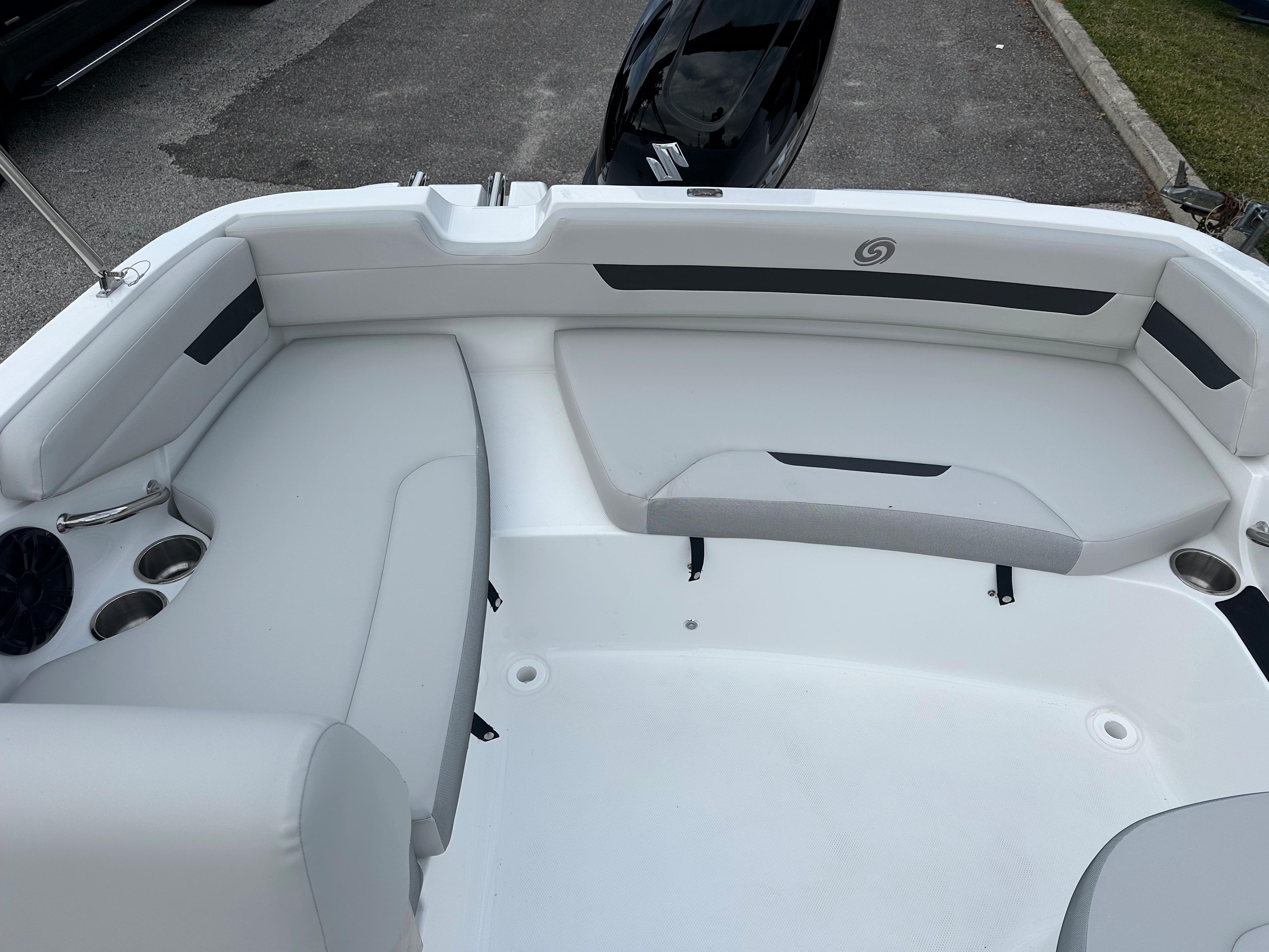 2024 Hurricane SunDeck Sport 185 OB-9