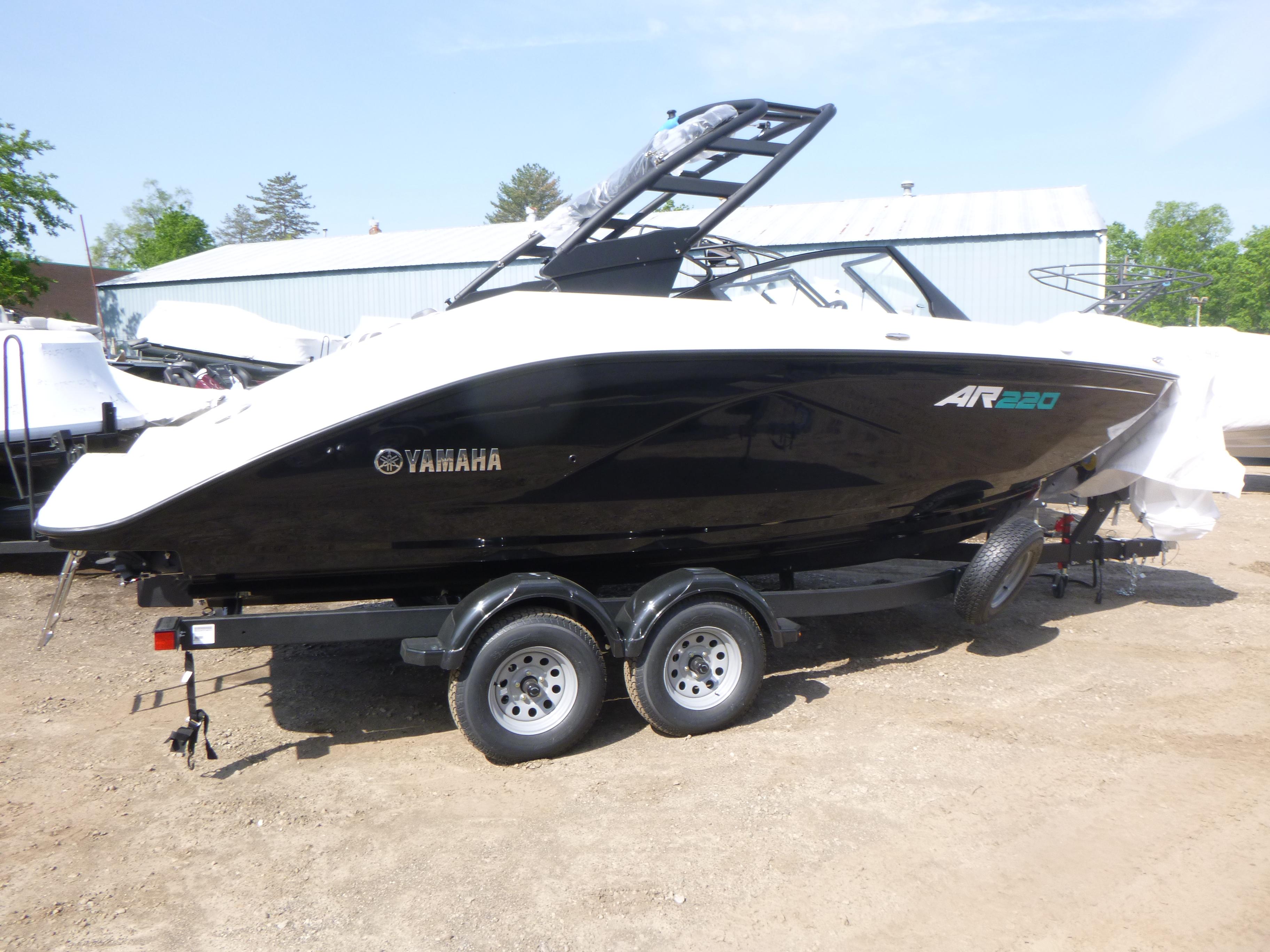 2025 Yamaha Boats AR220 Gallery