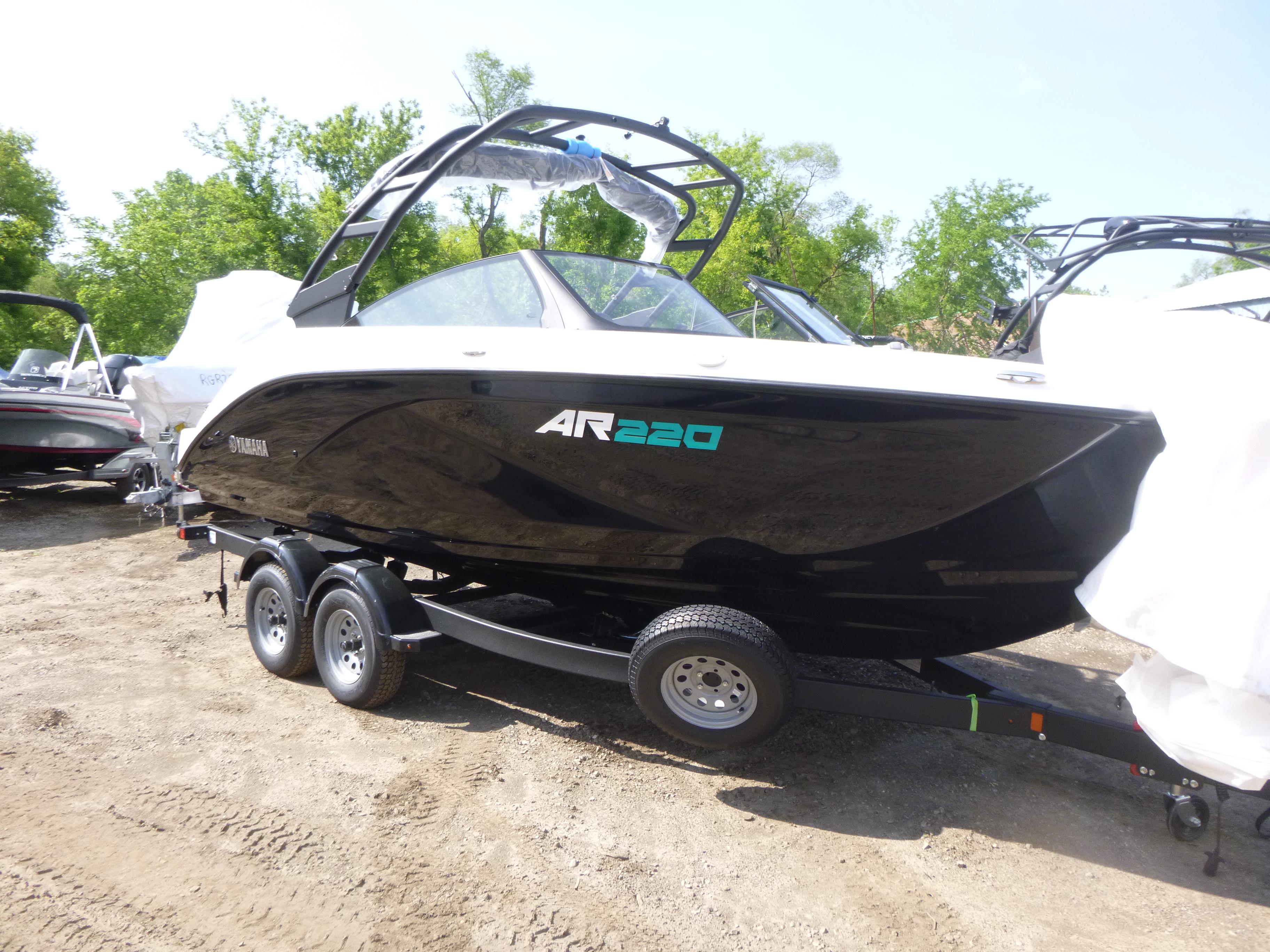 2025 Yamaha Boats AR220 Gallery