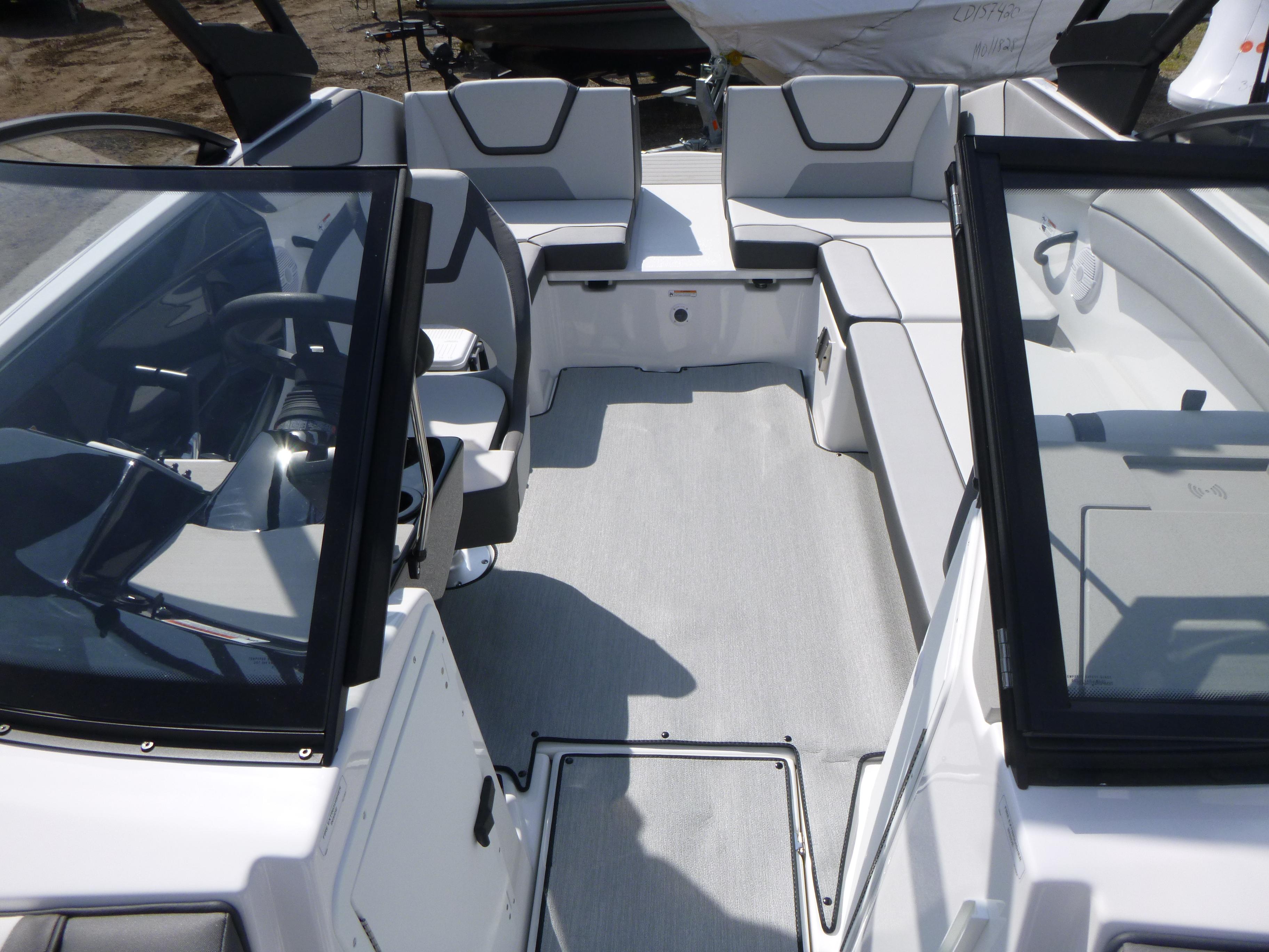 2025 Yamaha Boats AR220 Gallery